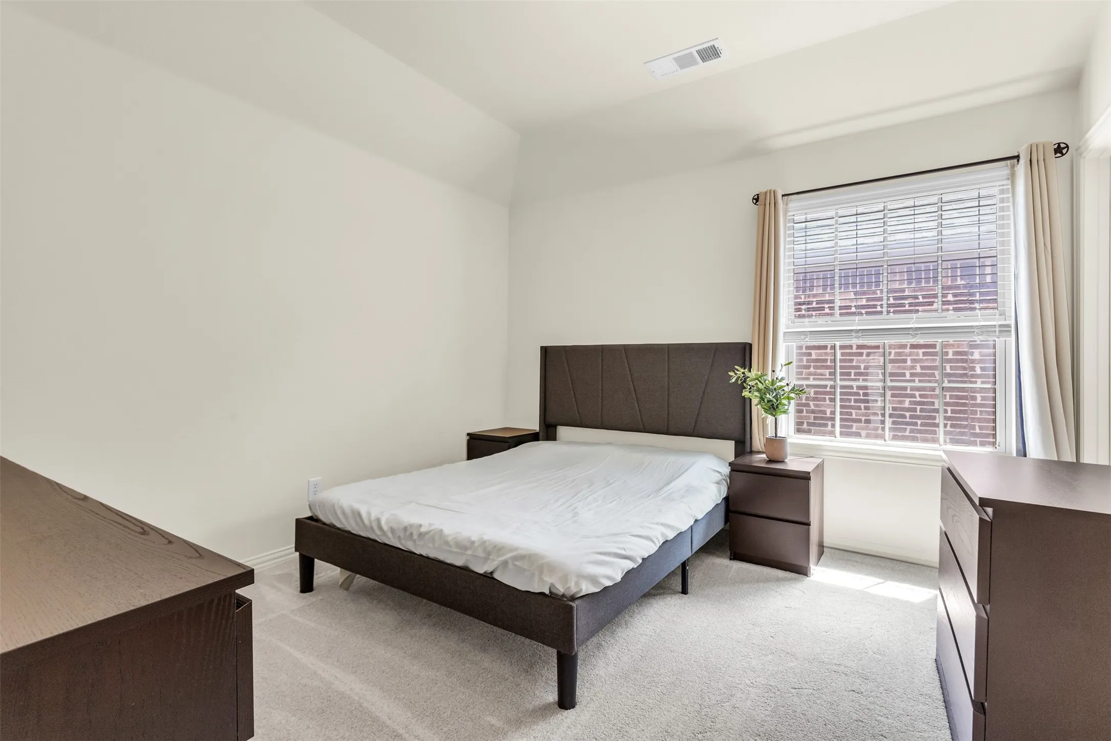 Guest bedroom-2