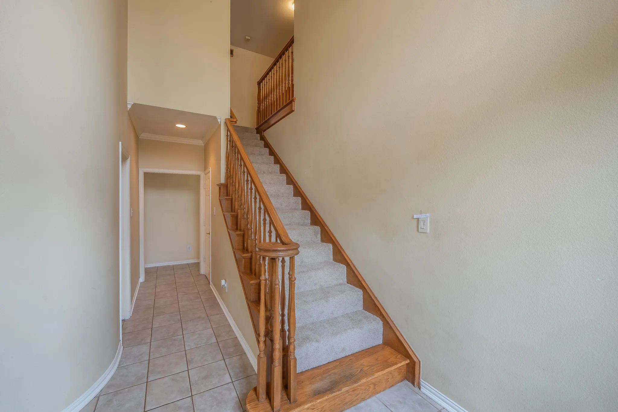 2 story foyer.