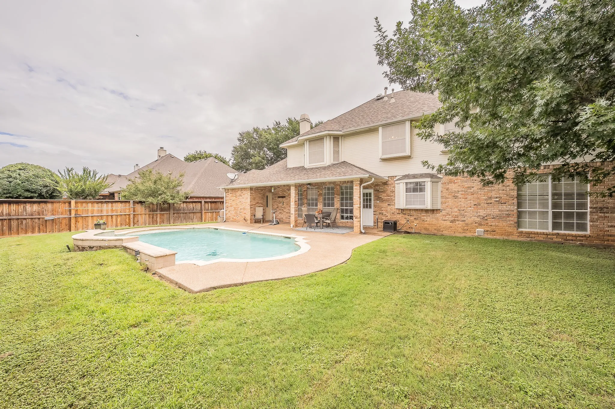 Spacious back yard with plenty of room for children and pets.