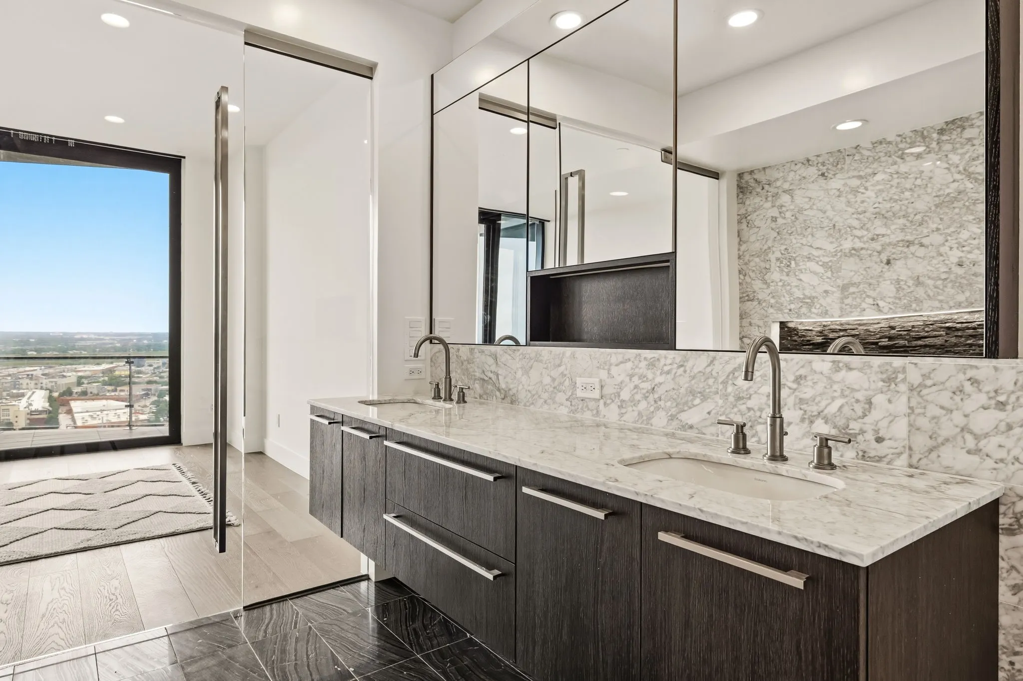 Condominium For Sale in Dallas County , 3130 N Harwood Street 1702, Dallas, Texas 75201, 2 Bedroom, 3 Bathroom, 2 Garage spaces, 1,527 Sqft, built in 2015, mls#21283070, Real Estate Agent in Dallas, Homes For Sale in Dallas county, Homes For Sale in Dallas, Realtor in Dallas Texas, Real Estate Brokerage Independent Realty Texas, Luminita Cordes Realtor