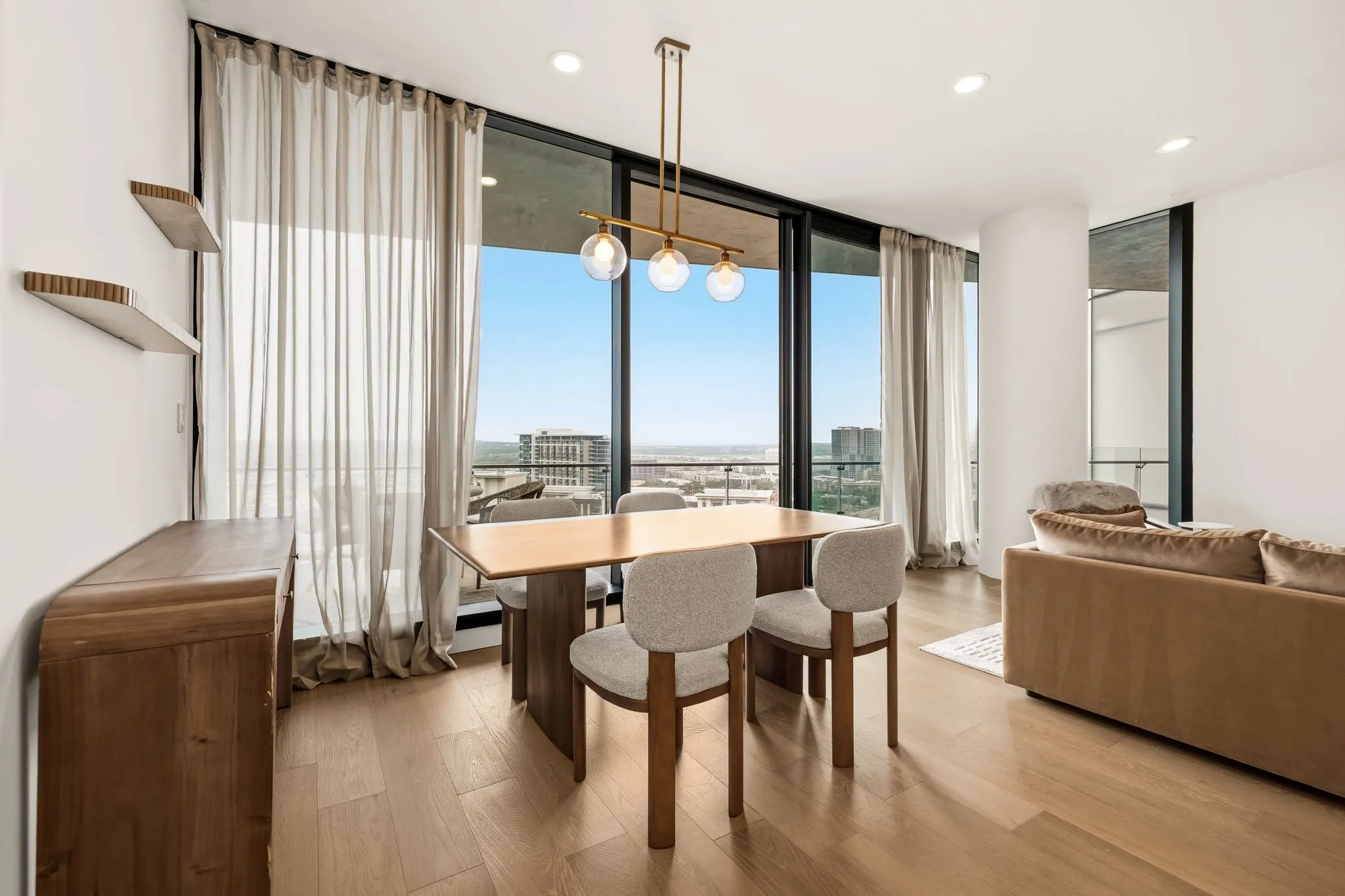 Condominium For Sale in Dallas County , 3130 N Harwood Street 1702, Dallas, Texas 75201, 2 Bedroom, 3 Bathroom, 2 Garage spaces, 1,527 Sqft, built in 2015, mls#21283070, Real Estate Agent in Dallas, Homes For Sale in Dallas county, Homes For Sale in Dallas, Realtor in Dallas Texas, Real Estate Brokerage Independent Realty Texas, Luminita Cordes Realtor