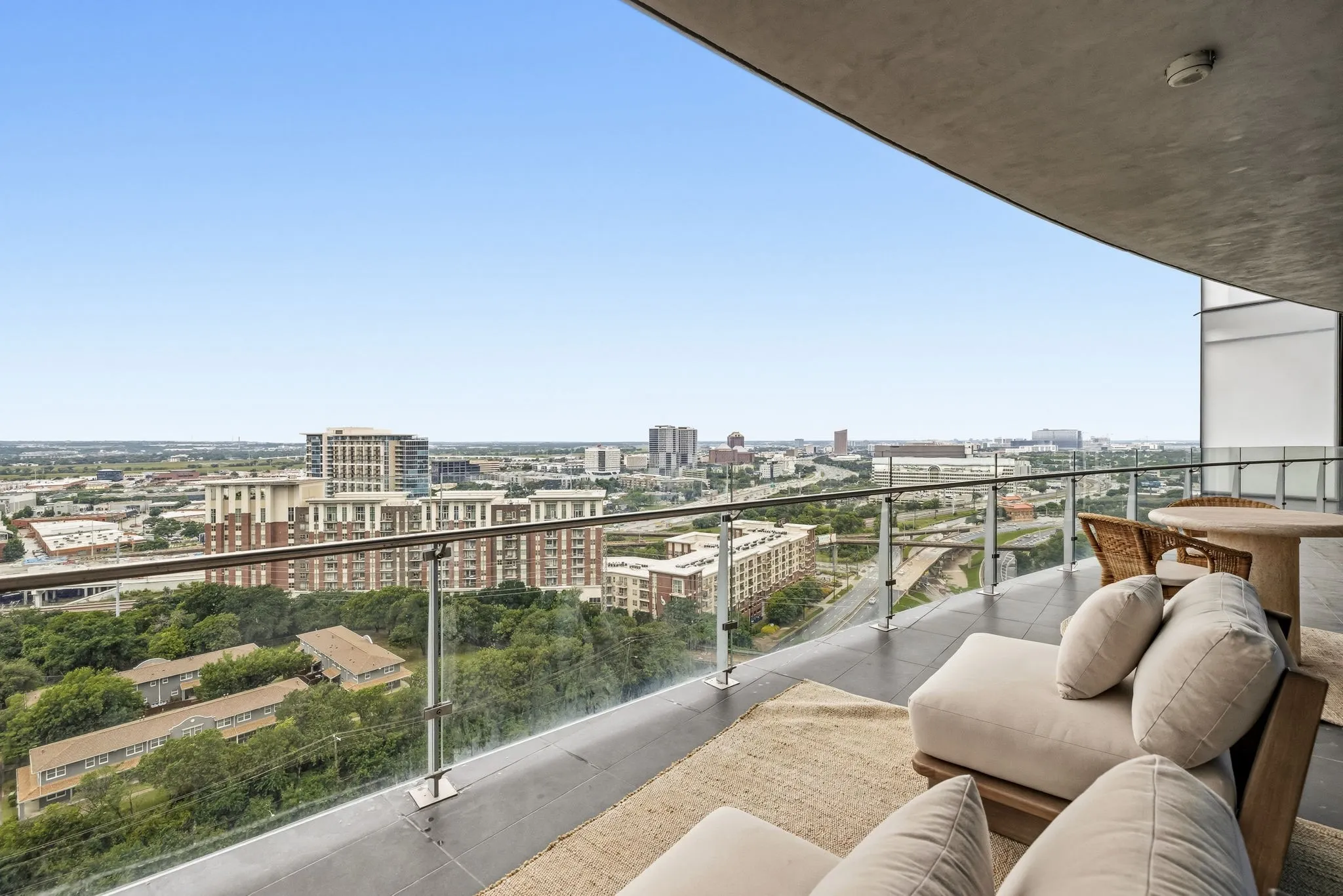 Condominium For Sale in Dallas County , 3130 N Harwood Street 1702, Dallas, Texas 75201, 2 Bedroom, 3 Bathroom, 2 Garage spaces, 1,527 Sqft, built in 2015, mls#21283070, Real Estate Agent in Dallas, Homes For Sale in Dallas county, Homes For Sale in Dallas, Realtor in Dallas Texas, Real Estate Brokerage Independent Realty Texas, Luminita Cordes Realtor
