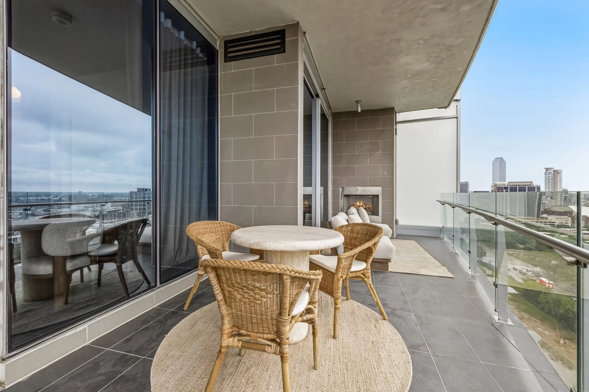Condominium For Sale in Dallas County , 3130 N Harwood Street 1702, Dallas, Texas 75201, 2 Bedroom, 3 Bathroom, 2 Garage spaces, 1,527 Sqft, built in 2015, mls#21283070, Real Estate Agent in Dallas, Homes For Sale in Dallas county, Homes For Sale in Dallas, Realtor in Dallas Texas, Real Estate Brokerage Independent Realty Texas, Luminita Cordes Realtor