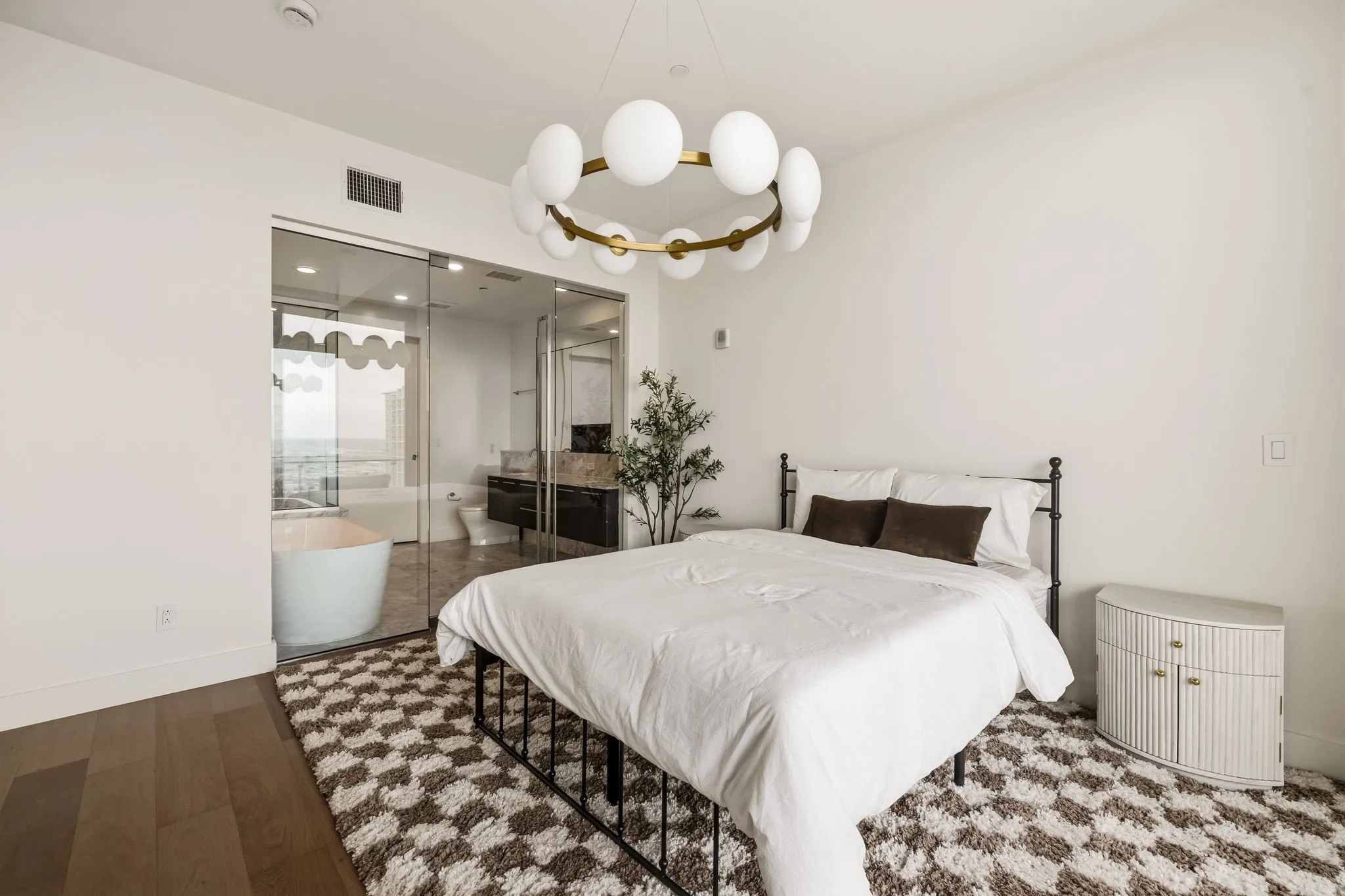 Condominium For Sale in Dallas County , 3130 N Harwood Street 1702, Dallas, Texas 75201, 2 Bedroom, 3 Bathroom, 2 Garage spaces, 1,527 Sqft, built in 2015, mls#21283070, Real Estate Agent in Dallas, Homes For Sale in Dallas county, Homes For Sale in Dallas, Realtor in Dallas Texas, Real Estate Brokerage Independent Realty Texas, Luminita Cordes Realtor