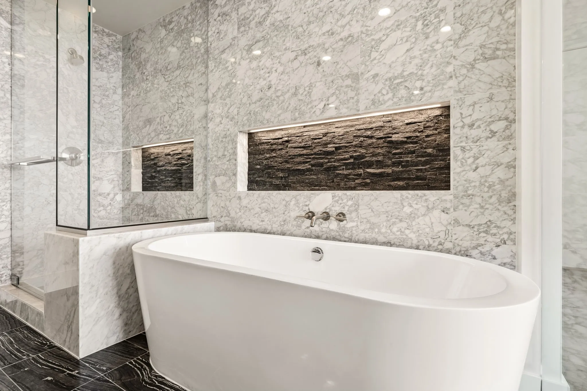 Condominium For Sale in Dallas County , 3130 N Harwood Street 1702, Dallas, Texas 75201, 2 Bedroom, 3 Bathroom, 2 Garage spaces, 1,527 Sqft, built in 2015, mls#21283070, Real Estate Agent in Dallas, Homes For Sale in Dallas county, Homes For Sale in Dallas, Realtor in Dallas Texas, Real Estate Brokerage Independent Realty Texas, Luminita Cordes Realtor