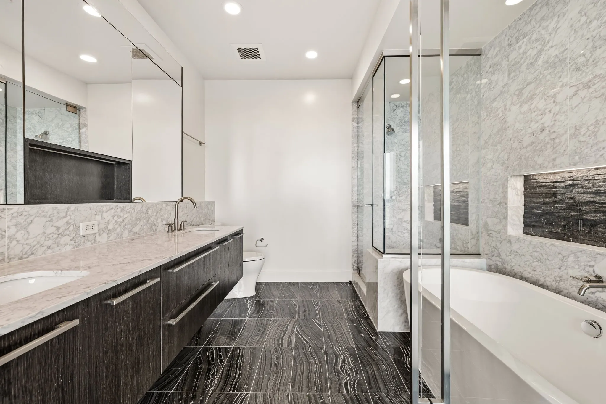 Condominium For Sale in Dallas County , 3130 N Harwood Street 1702, Dallas, Texas 75201, 2 Bedroom, 3 Bathroom, 2 Garage spaces, 1,527 Sqft, built in 2015, mls#21283070, Real Estate Agent in Dallas, Homes For Sale in Dallas county, Homes For Sale in Dallas, Realtor in Dallas Texas, Real Estate Brokerage Independent Realty Texas, Luminita Cordes Realtor