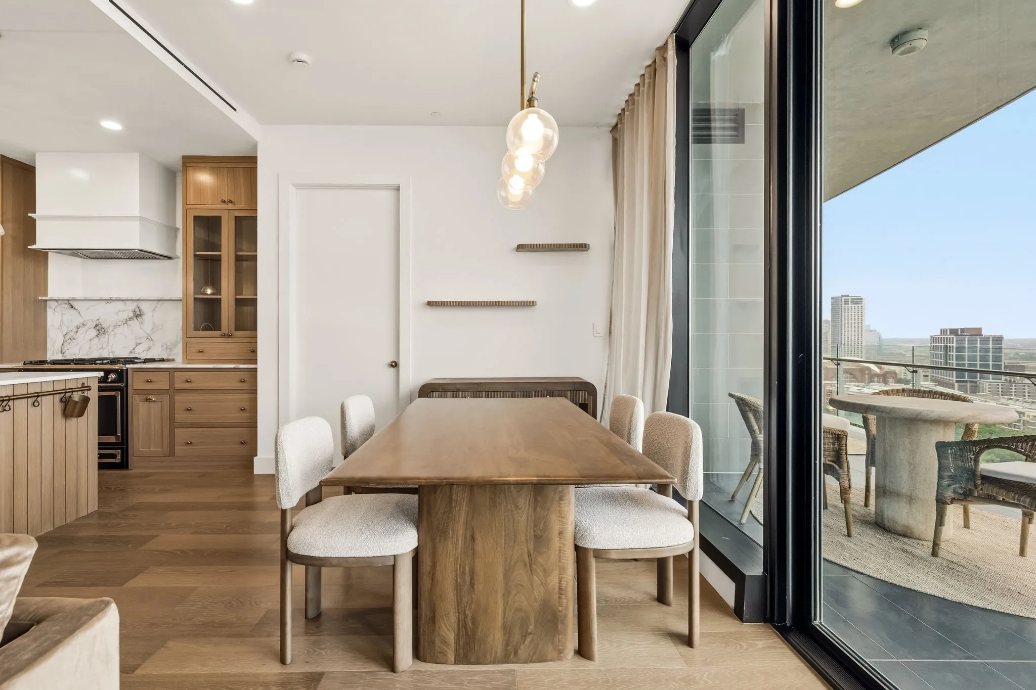 Condominium For Sale in Dallas County , 3130 N Harwood Street 1702, Dallas, Texas 75201, 2 Bedroom, 3 Bathroom, 2 Garage spaces, 1,527 Sqft, built in 2015, mls#21283070, Real Estate Agent in Dallas, Homes For Sale in Dallas county, Homes For Sale in Dallas, Realtor in Dallas Texas, Real Estate Brokerage Independent Realty Texas, Luminita Cordes Realtor