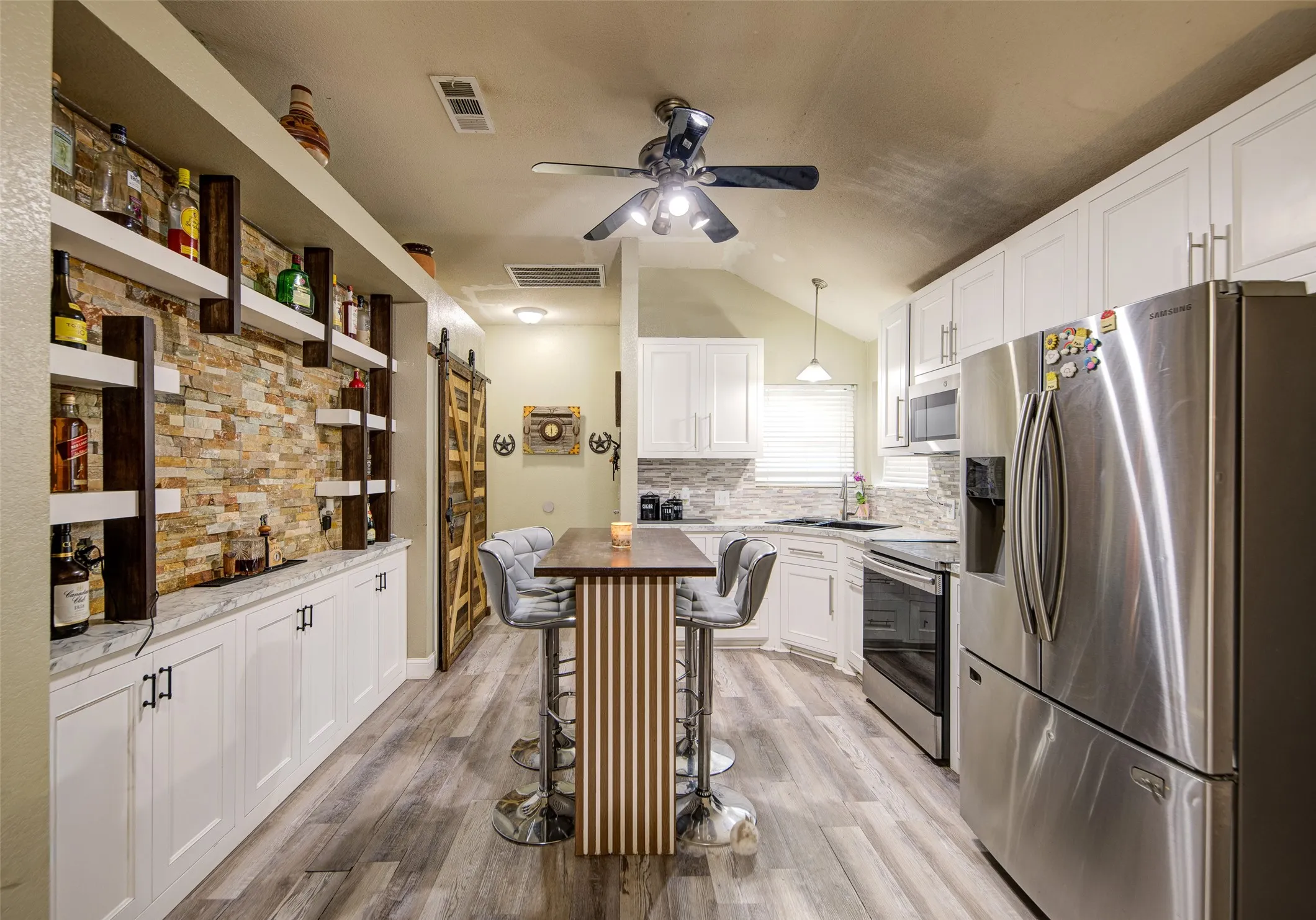 Single Family Residence For Sale in Denton County , 1010 Savage Drive, Denton, Texas 76207, 3 Bedroom, 2 Bathroom, 2 Garage spaces, 1,413 Sqft, built in 2003, mls#21302530, Real Estate Agent in Denton, Homes For Sale in Denton county, Homes For Sale in Denton, Realtor in Denton Texas, Real Estate Brokerage Independent Realty Texas, Luminita Cordes Realtor