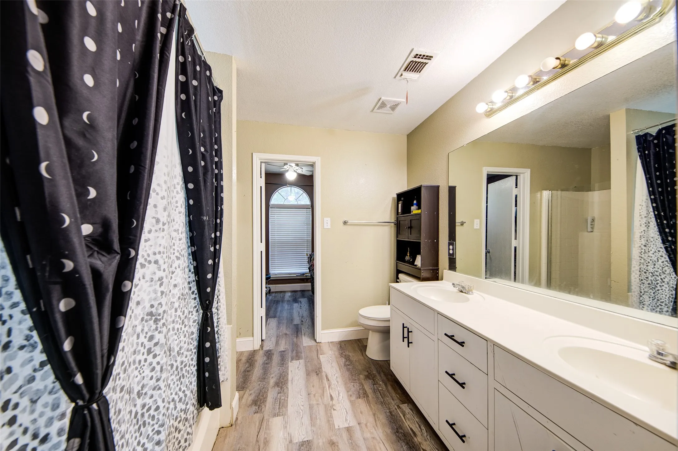 Single Family Residence For Sale in Denton County , 1010 Savage Drive, Denton, Texas 76207, 3 Bedroom, 2 Bathroom, 2 Garage spaces, 1,413 Sqft, built in 2003, mls#21302530, Real Estate Agent in Denton, Homes For Sale in Denton county, Homes For Sale in Denton, Realtor in Denton Texas, Real Estate Brokerage Independent Realty Texas, Luminita Cordes Realtor