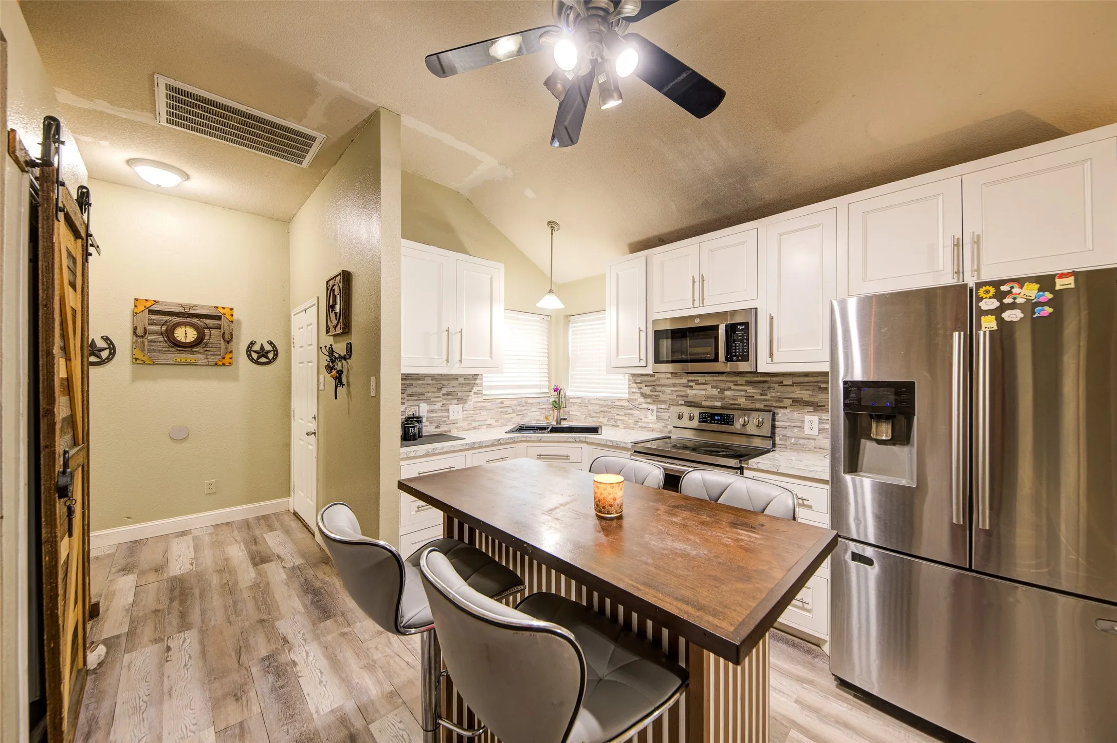 Single Family Residence For Sale in Denton County , 1010 Savage Drive, Denton, Texas 76207, 3 Bedroom, 2 Bathroom, 2 Garage spaces, 1,413 Sqft, built in 2003, mls#21302530, Real Estate Agent in Denton, Homes For Sale in Denton county, Homes For Sale in Denton, Realtor in Denton Texas, Real Estate Brokerage Independent Realty Texas, Luminita Cordes Realtor