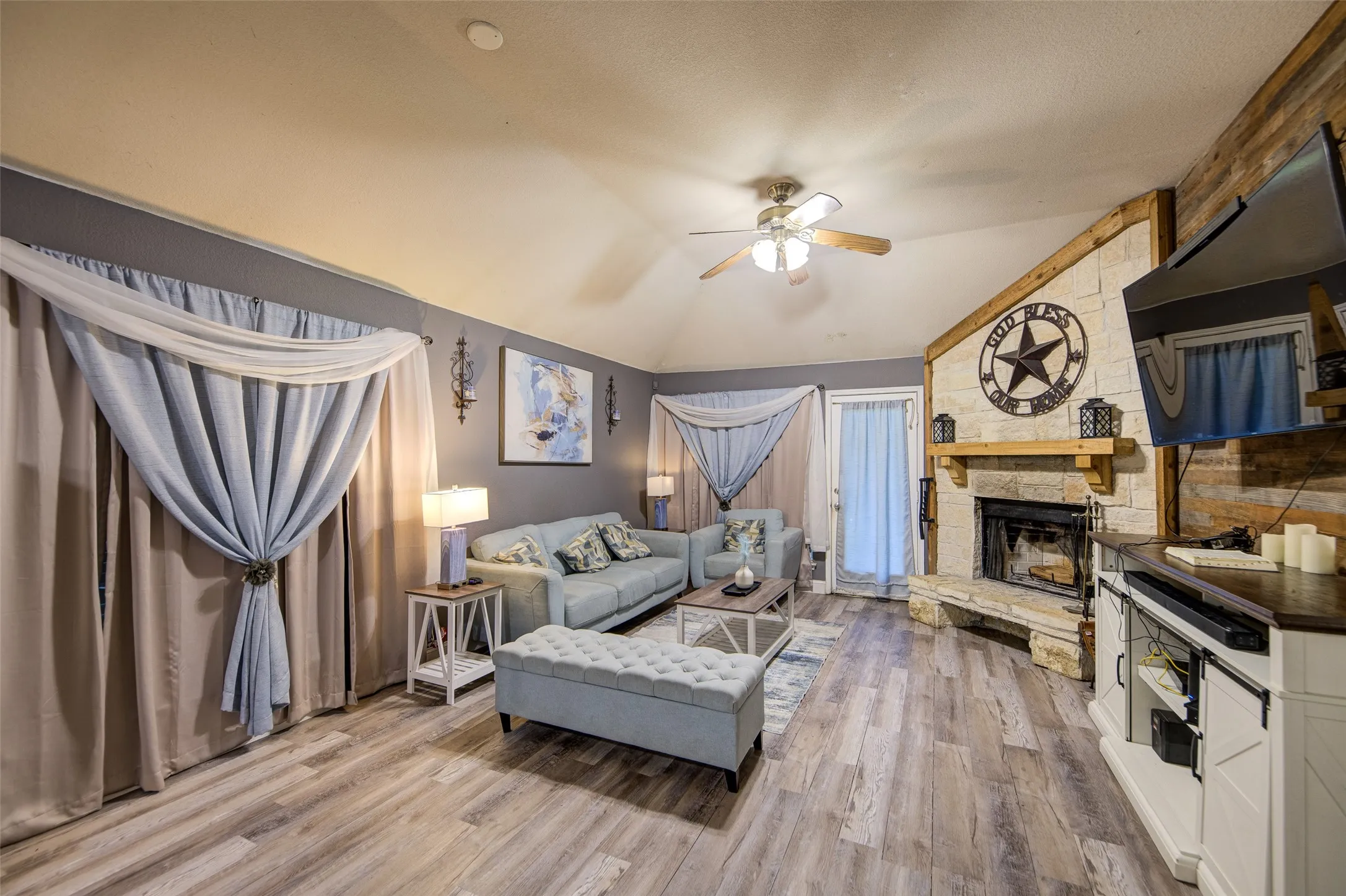 Single Family Residence For Sale in Denton County , 1010 Savage Drive, Denton, Texas 76207, 3 Bedroom, 2 Bathroom, 2 Garage spaces, 1,413 Sqft, built in 2003, mls#21302530, Real Estate Agent in Denton, Homes For Sale in Denton county, Homes For Sale in Denton, Realtor in Denton Texas, Real Estate Brokerage Independent Realty Texas, Luminita Cordes Realtor