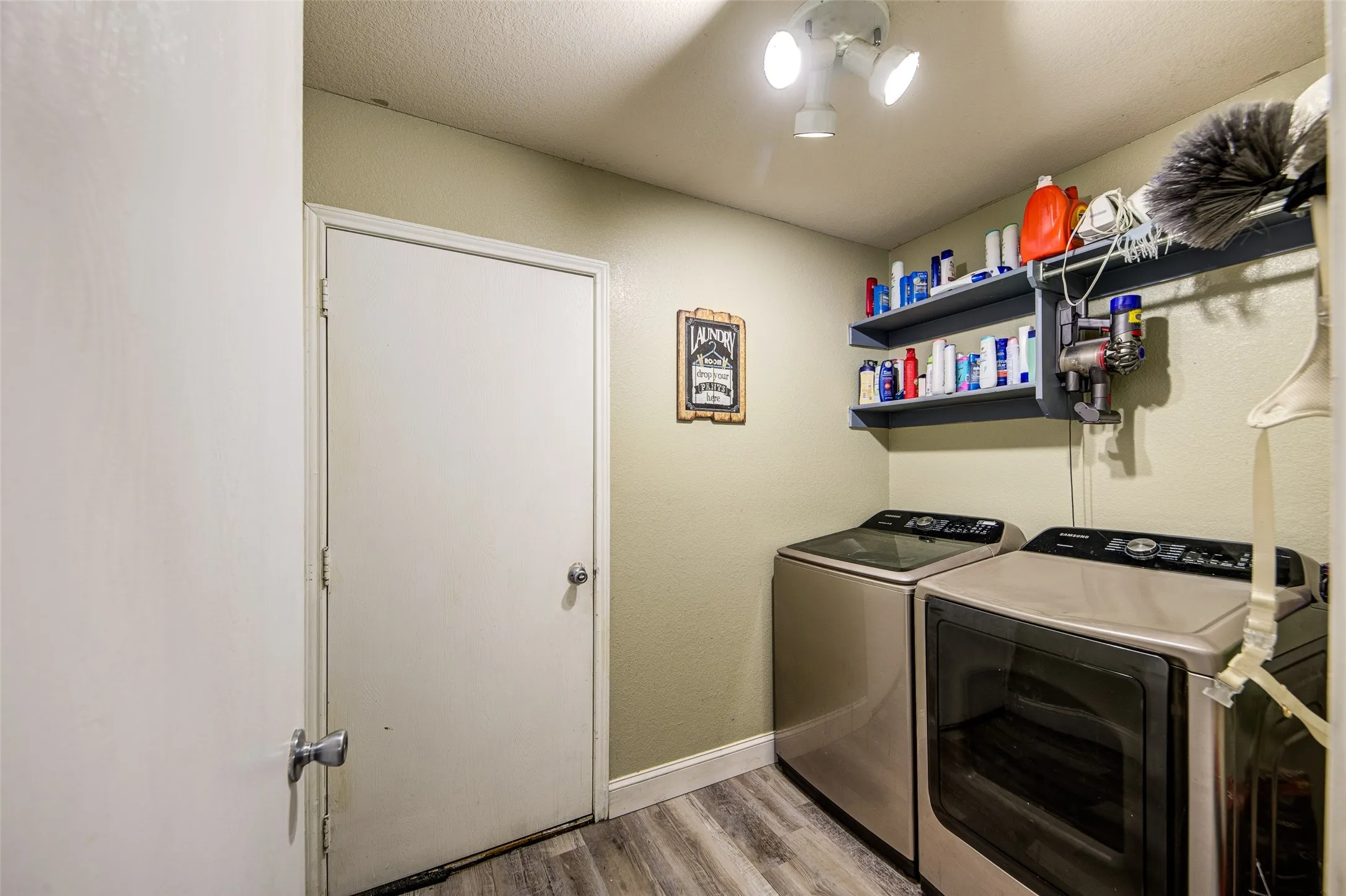Single Family Residence For Sale in Denton County , 1010 Savage Drive, Denton, Texas 76207, 3 Bedroom, 2 Bathroom, 2 Garage spaces, 1,413 Sqft, built in 2003, mls#21302530, Real Estate Agent in Denton, Homes For Sale in Denton county, Homes For Sale in Denton, Realtor in Denton Texas, Real Estate Brokerage Independent Realty Texas, Luminita Cordes Realtor