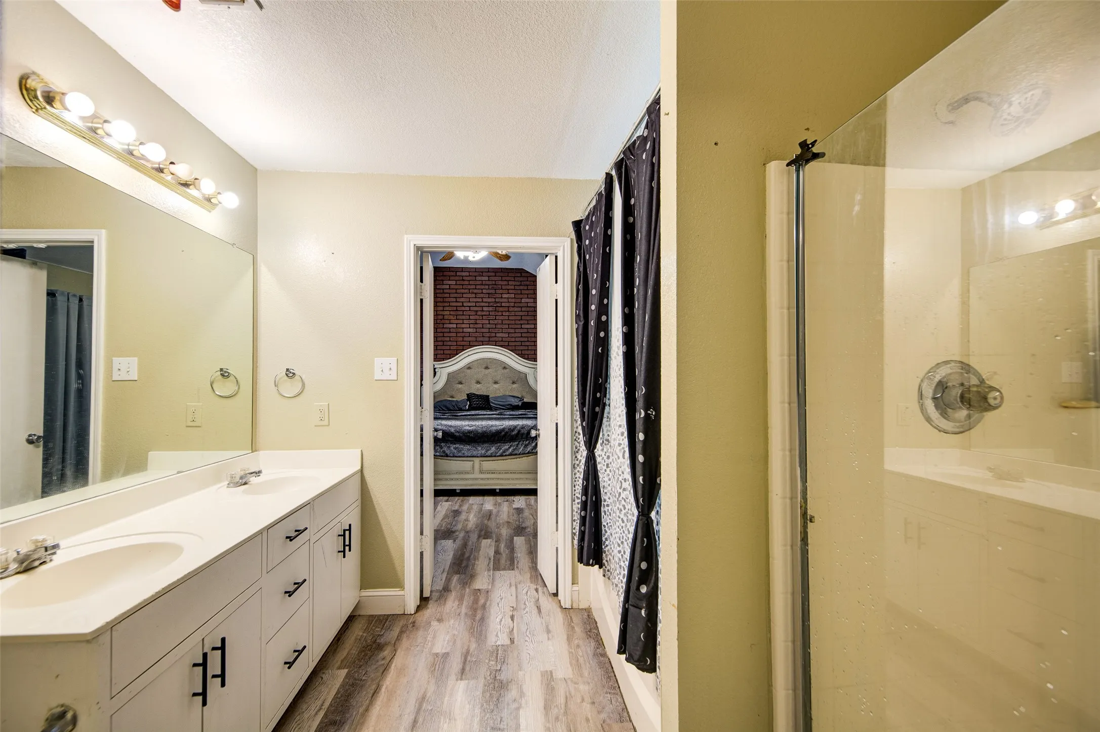 Single Family Residence For Sale in Denton County , 1010 Savage Drive, Denton, Texas 76207, 3 Bedroom, 2 Bathroom, 2 Garage spaces, 1,413 Sqft, built in 2003, mls#21302530, Real Estate Agent in Denton, Homes For Sale in Denton county, Homes For Sale in Denton, Realtor in Denton Texas, Real Estate Brokerage Independent Realty Texas, Luminita Cordes Realtor