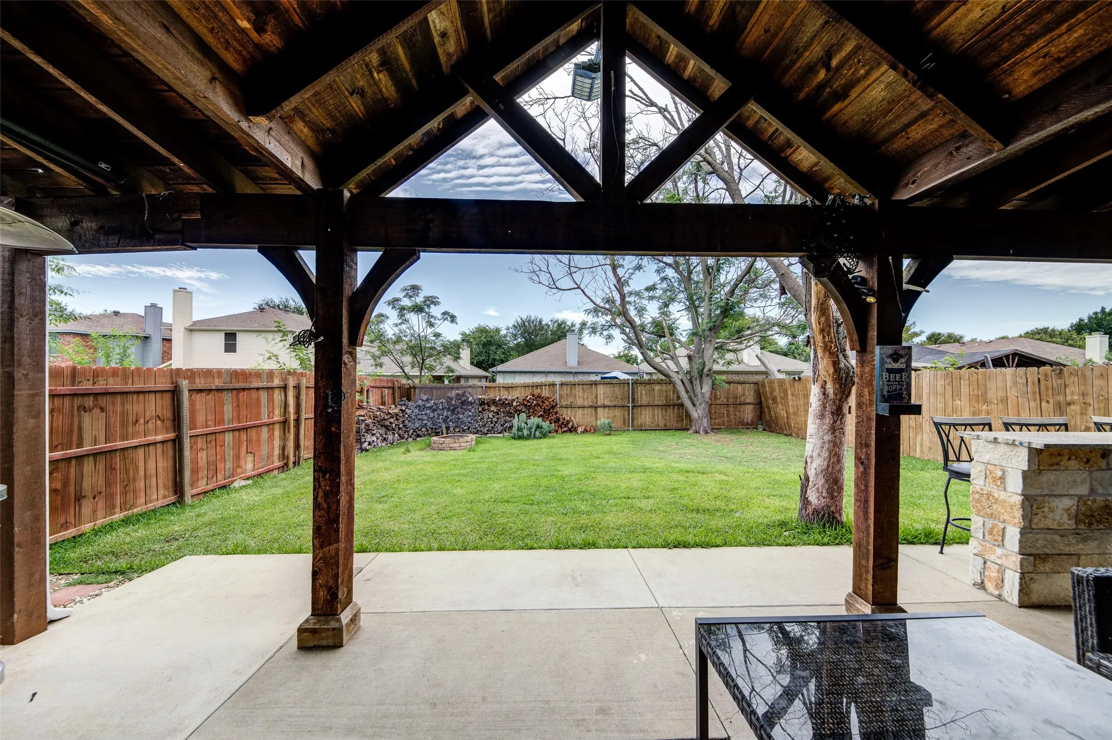 Single Family Residence For Sale in Denton County , 1010 Savage Drive, Denton, Texas 76207, 3 Bedroom, 2 Bathroom, 2 Garage spaces, 1,413 Sqft, built in 2003, mls#21302530, Real Estate Agent in Denton, Homes For Sale in Denton county, Homes For Sale in Denton, Realtor in Denton Texas, Real Estate Brokerage Independent Realty Texas, Luminita Cordes Realtor