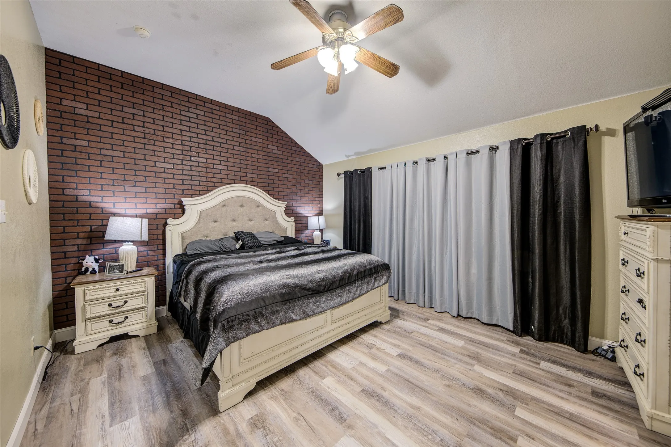 Single Family Residence For Sale in Denton County , 1010 Savage Drive, Denton, Texas 76207, 3 Bedroom, 2 Bathroom, 2 Garage spaces, 1,413 Sqft, built in 2003, mls#21302530, Real Estate Agent in Denton, Homes For Sale in Denton county, Homes For Sale in Denton, Realtor in Denton Texas, Real Estate Brokerage Independent Realty Texas, Luminita Cordes Realtor