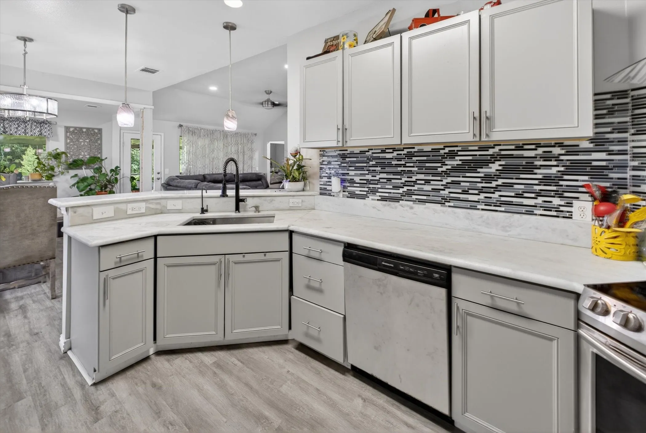 Single Family Residence For Sale in Collin County , 14120 County Road 567, Farmersville, Texas 75442, 4 Bedroom, 2 Bathroom, Garage spaces, 1,708 Sqft, built in 1998, mls#21303274, Real Estate Agent in Farmersville, Homes For Sale in Collin county, Homes For Sale in Farmersville, Realtor in Farmersville Texas, Real Estate Brokerage Independent Realty Texas, Luminita Cordes Realtor