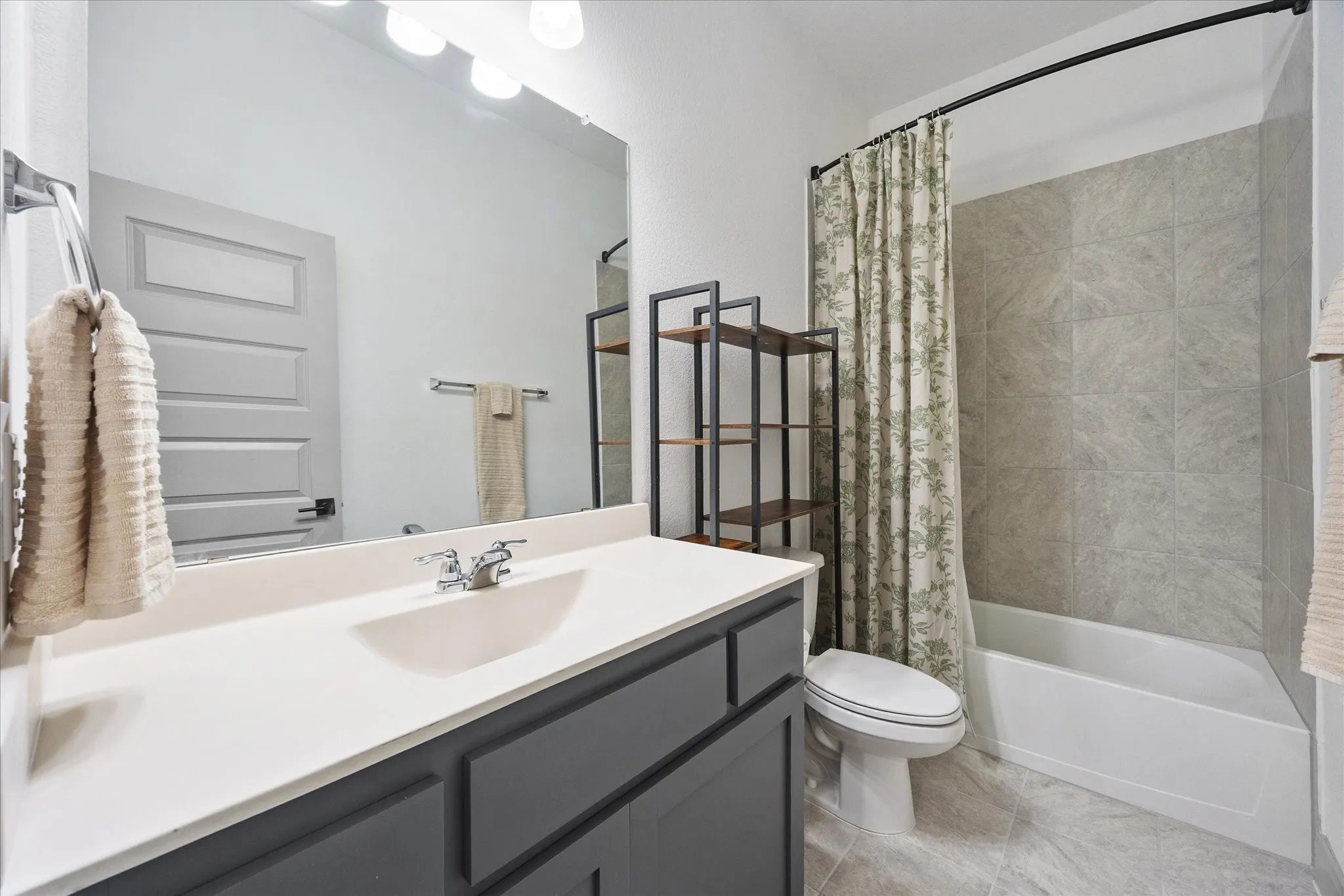 Auxiliary full bath