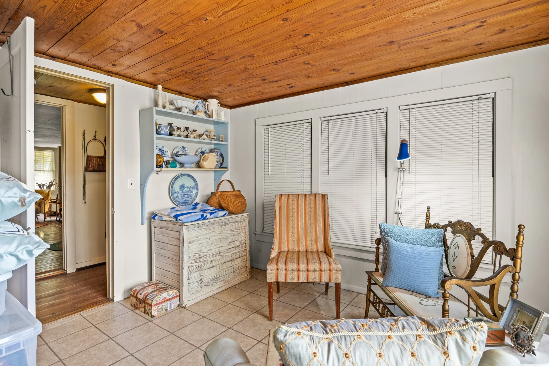 Single Family Residence For Sale in Titus County , 1031 CR 1770, Mt Pleasant, Texas 75455, 3 Bedroom, 1 Bathroom, Garage spaces, 1,088 Sqft, built in 1965, mls#21303273, Real Estate Agent in Mt Pleasant, Homes For Sale in Titus county, Homes For Sale in Mt Pleasant, Realtor in Mt Pleasant Texas, Real Estate Brokerage Independent Realty Texas, Luminita Cordes Realtor