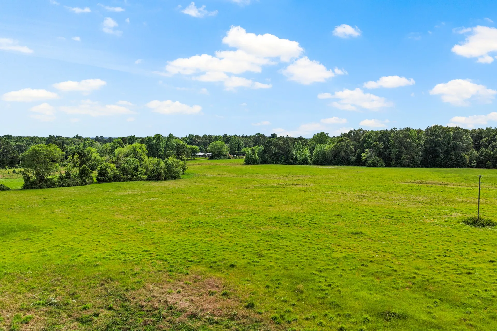 Single Family Residence For Sale in Titus County , 1031 CR 1770, Mt Pleasant, Texas 75455, 3 Bedroom, 1 Bathroom, Garage spaces, 1,088 Sqft, built in 1965, mls#21303273, Real Estate Agent in Mt Pleasant, Homes For Sale in Titus county, Homes For Sale in Mt Pleasant, Realtor in Mt Pleasant Texas, Real Estate Brokerage Independent Realty Texas, Luminita Cordes Realtor