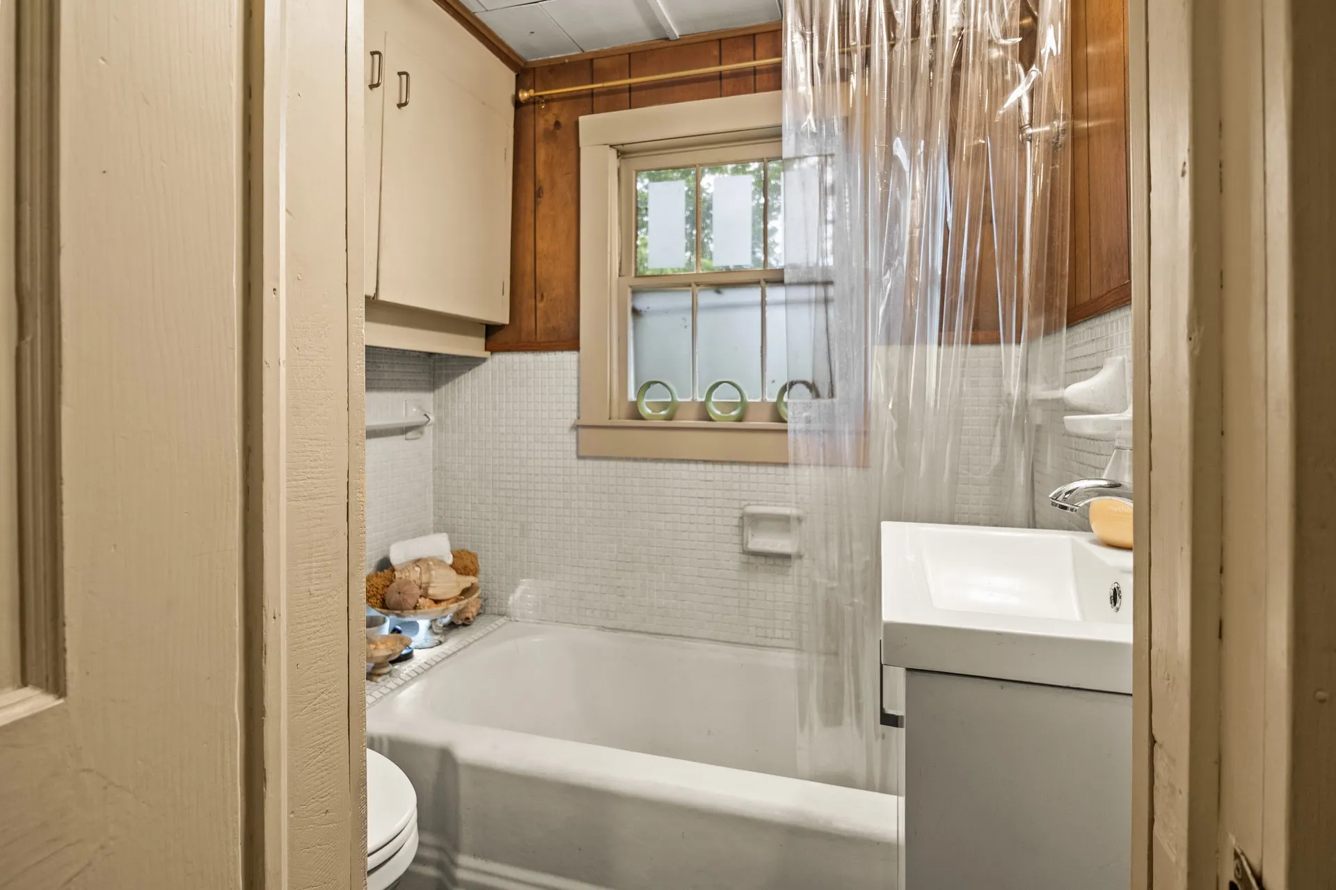 Single Family Residence For Sale in Titus County , 1031 CR 1770, Mt Pleasant, Texas 75455, 3 Bedroom, 1 Bathroom, Garage spaces, 1,088 Sqft, built in 1965, mls#21303273, Real Estate Agent in Mt Pleasant, Homes For Sale in Titus county, Homes For Sale in Mt Pleasant, Realtor in Mt Pleasant Texas, Real Estate Brokerage Independent Realty Texas, Luminita Cordes Realtor