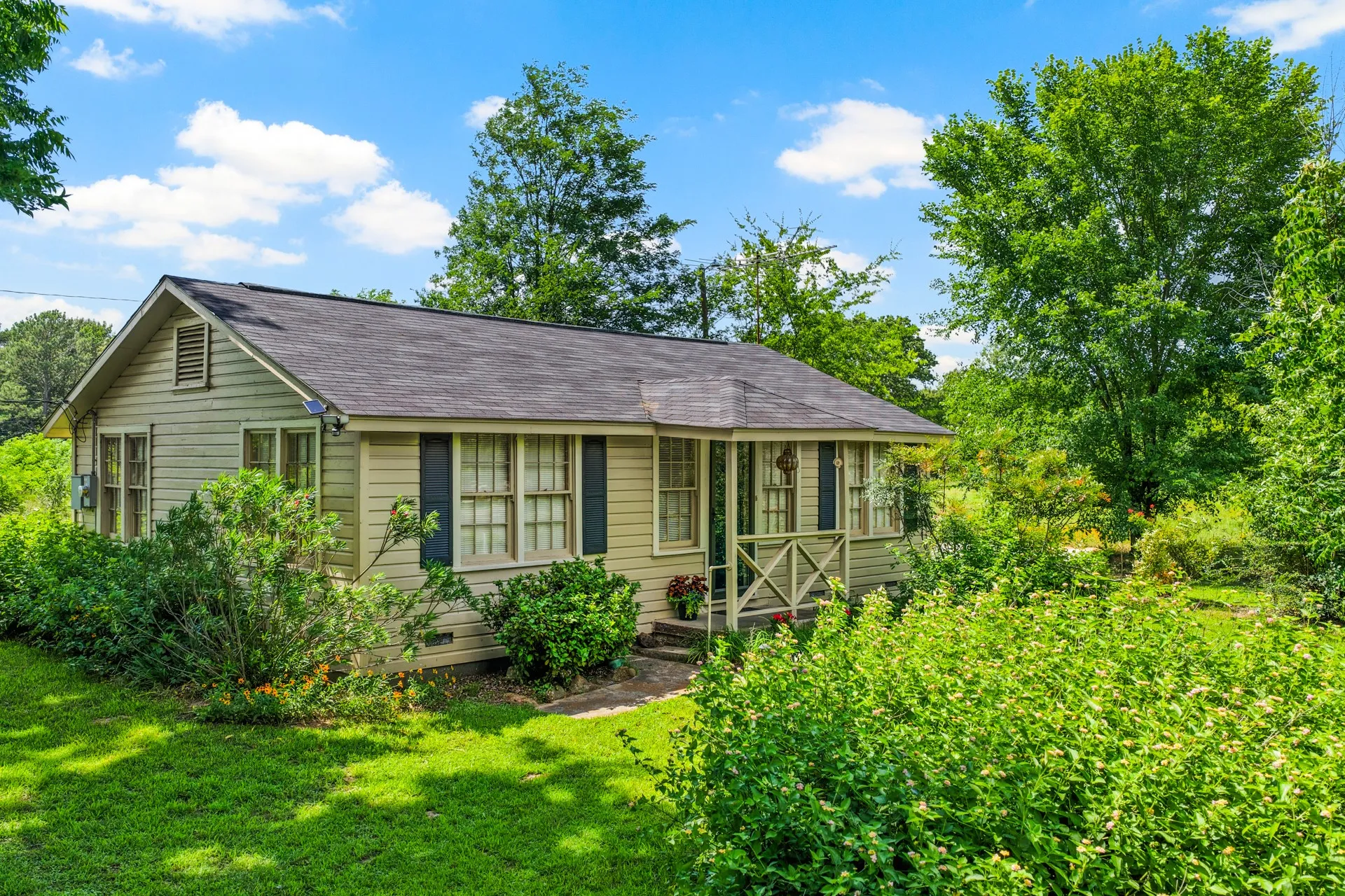 Single Family Residence For Sale in Titus County , 1031 CR 1770, Mt Pleasant, Texas 75455, 3 Bedroom, 1 Bathroom, Garage spaces, 1,088 Sqft, built in 1965, mls#21303273, Real Estate Agent in Mt Pleasant, Homes For Sale in Titus county, Homes For Sale in Mt Pleasant, Realtor in Mt Pleasant Texas, Real Estate Brokerage Independent Realty Texas, Luminita Cordes Realtor
