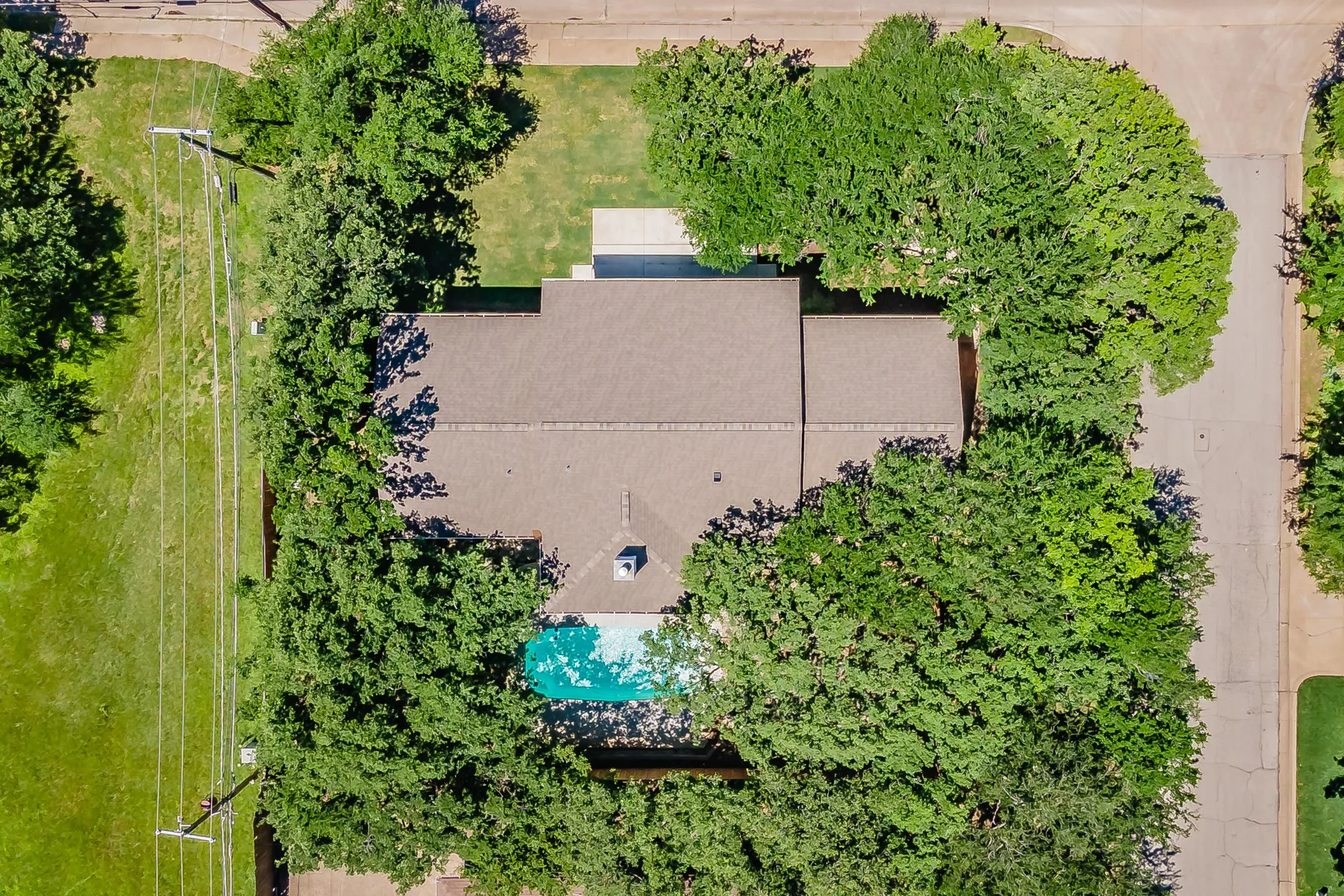 Single Family Residence For Sale in Tarrant County , 2815 Perkins Road, Arlington, Texas 76016, 5 Bedroom, 4 Bathroom, 2 Garage spaces, 4,034 Sqft, built in 1985, mls#21303231, Real Estate Agent in Arlington, Homes For Sale in Tarrant county, Homes For Sale in Arlington, Realtor in Arlington Texas, Real Estate Brokerage Independent Realty Texas, Luminita Cordes Realtor