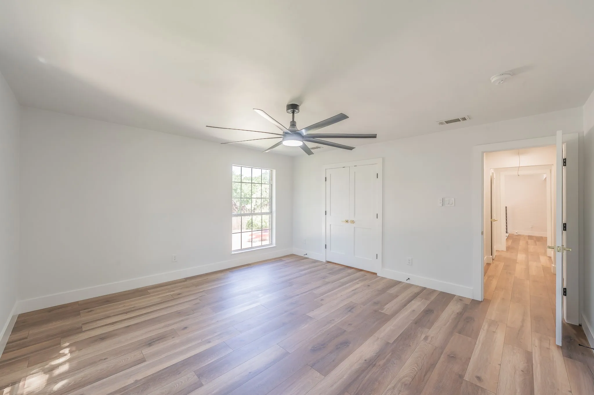 Single Family Residence For Sale in Tarrant County , 2815 Perkins Road, Arlington, Texas 76016, 5 Bedroom, 4 Bathroom, 2 Garage spaces, 4,034 Sqft, built in 1985, mls#21303231, Real Estate Agent in Arlington, Homes For Sale in Tarrant county, Homes For Sale in Arlington, Realtor in Arlington Texas, Real Estate Brokerage Independent Realty Texas, Luminita Cordes Realtor