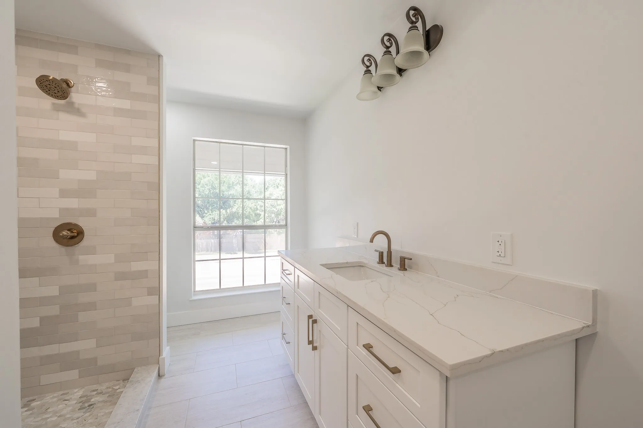 Single Family Residence For Sale in Tarrant County , 2815 Perkins Road, Arlington, Texas 76016, 5 Bedroom, 4 Bathroom, 2 Garage spaces, 4,034 Sqft, built in 1985, mls#21303231, Real Estate Agent in Arlington, Homes For Sale in Tarrant county, Homes For Sale in Arlington, Realtor in Arlington Texas, Real Estate Brokerage Independent Realty Texas, Luminita Cordes Realtor