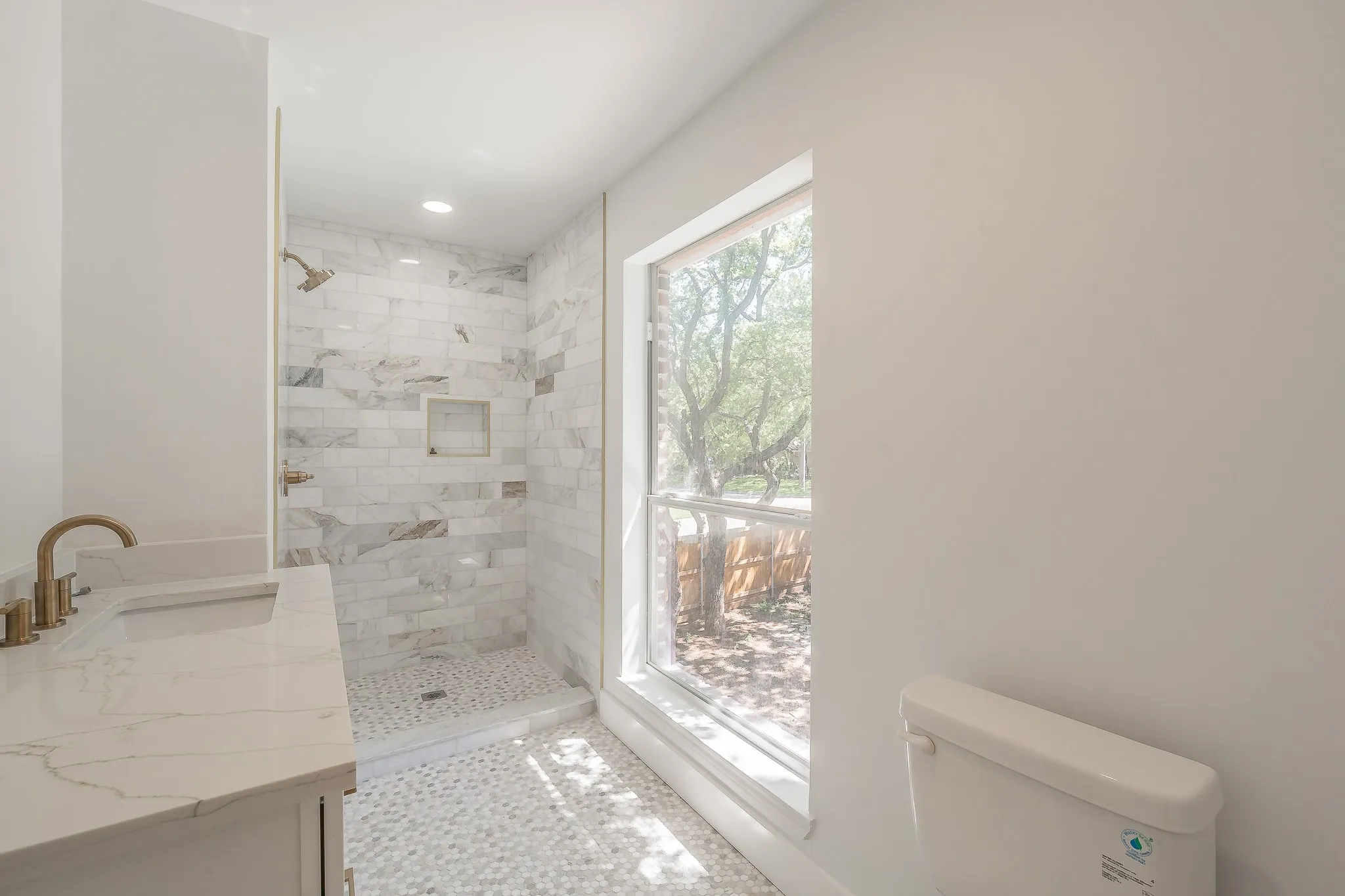 Single Family Residence For Sale in Tarrant County , 2815 Perkins Road, Arlington, Texas 76016, 5 Bedroom, 4 Bathroom, 2 Garage spaces, 4,034 Sqft, built in 1985, mls#21303231, Real Estate Agent in Arlington, Homes For Sale in Tarrant county, Homes For Sale in Arlington, Realtor in Arlington Texas, Real Estate Brokerage Independent Realty Texas, Luminita Cordes Realtor