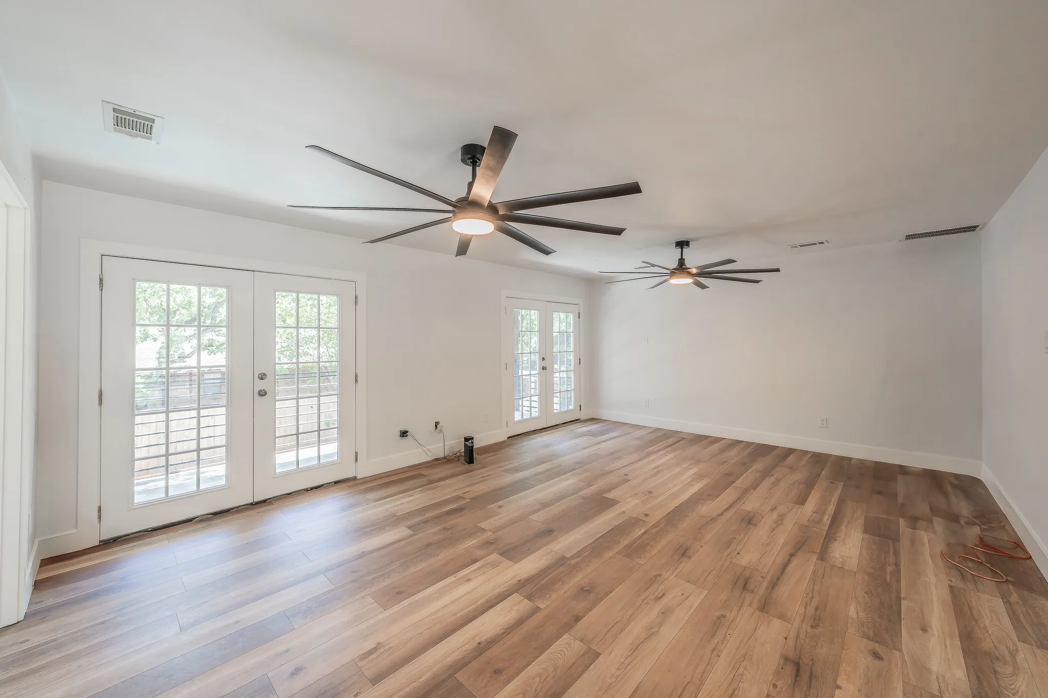 Single Family Residence For Sale in Tarrant County , 2815 Perkins Road, Arlington, Texas 76016, 5 Bedroom, 4 Bathroom, 2 Garage spaces, 4,034 Sqft, built in 1985, mls#21303231, Real Estate Agent in Arlington, Homes For Sale in Tarrant county, Homes For Sale in Arlington, Realtor in Arlington Texas, Real Estate Brokerage Independent Realty Texas, Luminita Cordes Realtor