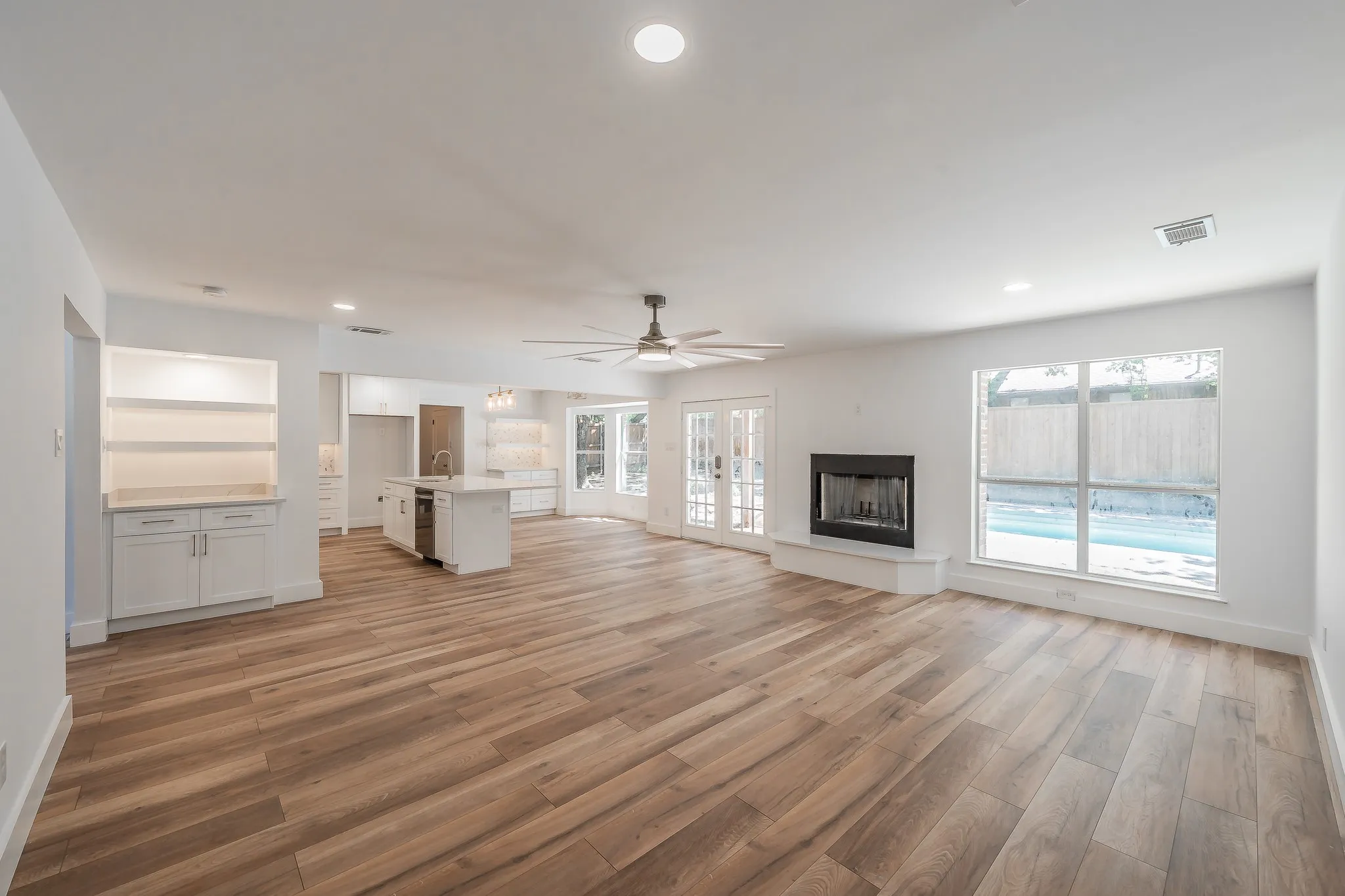 Single Family Residence For Sale in Tarrant County , 2815 Perkins Road, Arlington, Texas 76016, 5 Bedroom, 4 Bathroom, 2 Garage spaces, 4,034 Sqft, built in 1985, mls#21303231, Real Estate Agent in Arlington, Homes For Sale in Tarrant county, Homes For Sale in Arlington, Realtor in Arlington Texas, Real Estate Brokerage Independent Realty Texas, Luminita Cordes Realtor