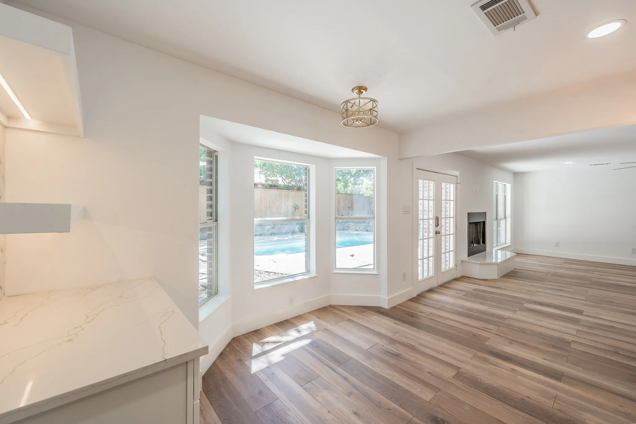 Single Family Residence For Sale in Tarrant County , 2815 Perkins Road, Arlington, Texas 76016, 5 Bedroom, 4 Bathroom, 2 Garage spaces, 4,034 Sqft, built in 1985, mls#21303231, Real Estate Agent in Arlington, Homes For Sale in Tarrant county, Homes For Sale in Arlington, Realtor in Arlington Texas, Real Estate Brokerage Independent Realty Texas, Luminita Cordes Realtor