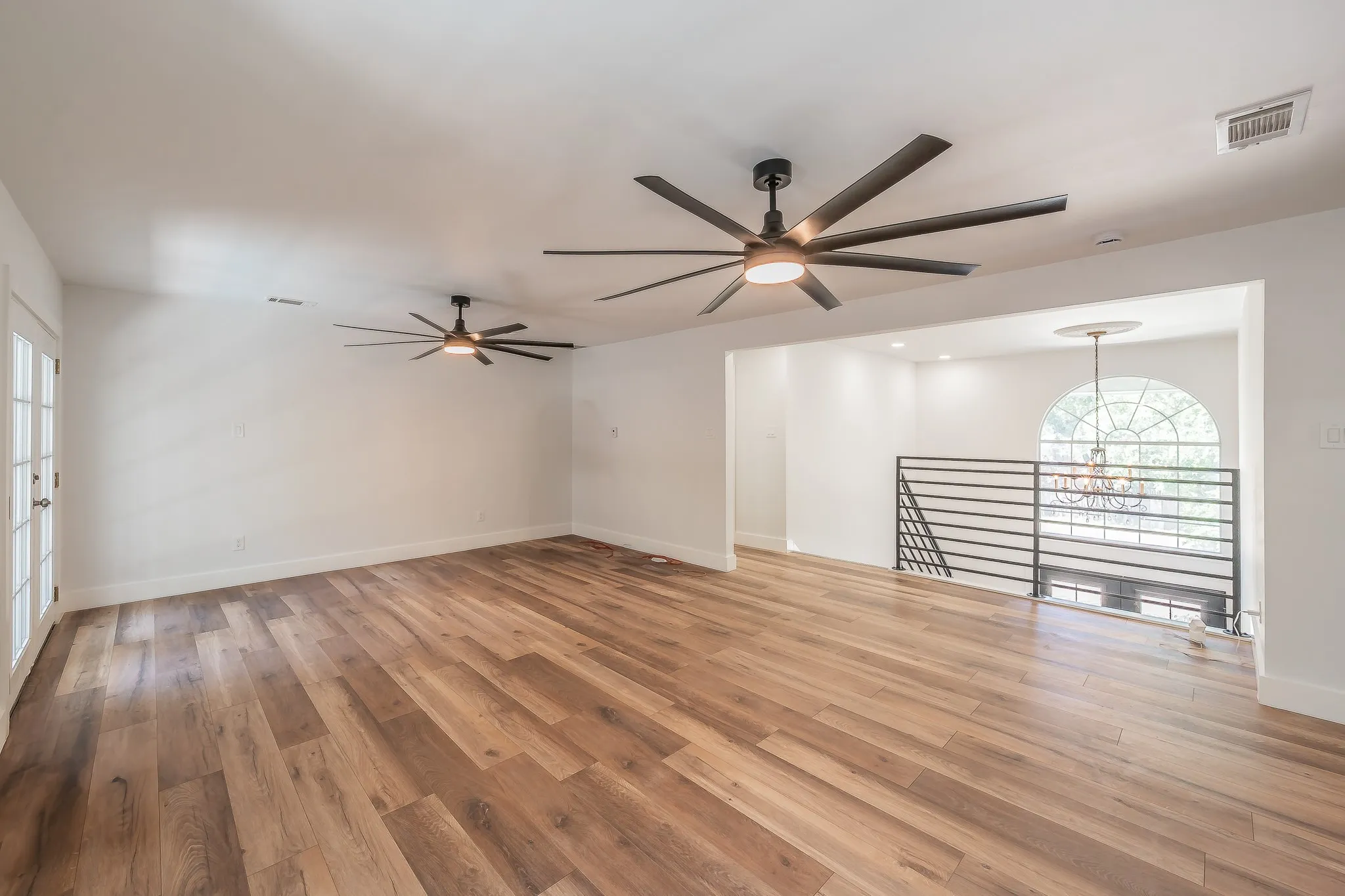 Single Family Residence For Sale in Tarrant County , 2815 Perkins Road, Arlington, Texas 76016, 5 Bedroom, 4 Bathroom, 2 Garage spaces, 4,034 Sqft, built in 1985, mls#21303231, Real Estate Agent in Arlington, Homes For Sale in Tarrant county, Homes For Sale in Arlington, Realtor in Arlington Texas, Real Estate Brokerage Independent Realty Texas, Luminita Cordes Realtor