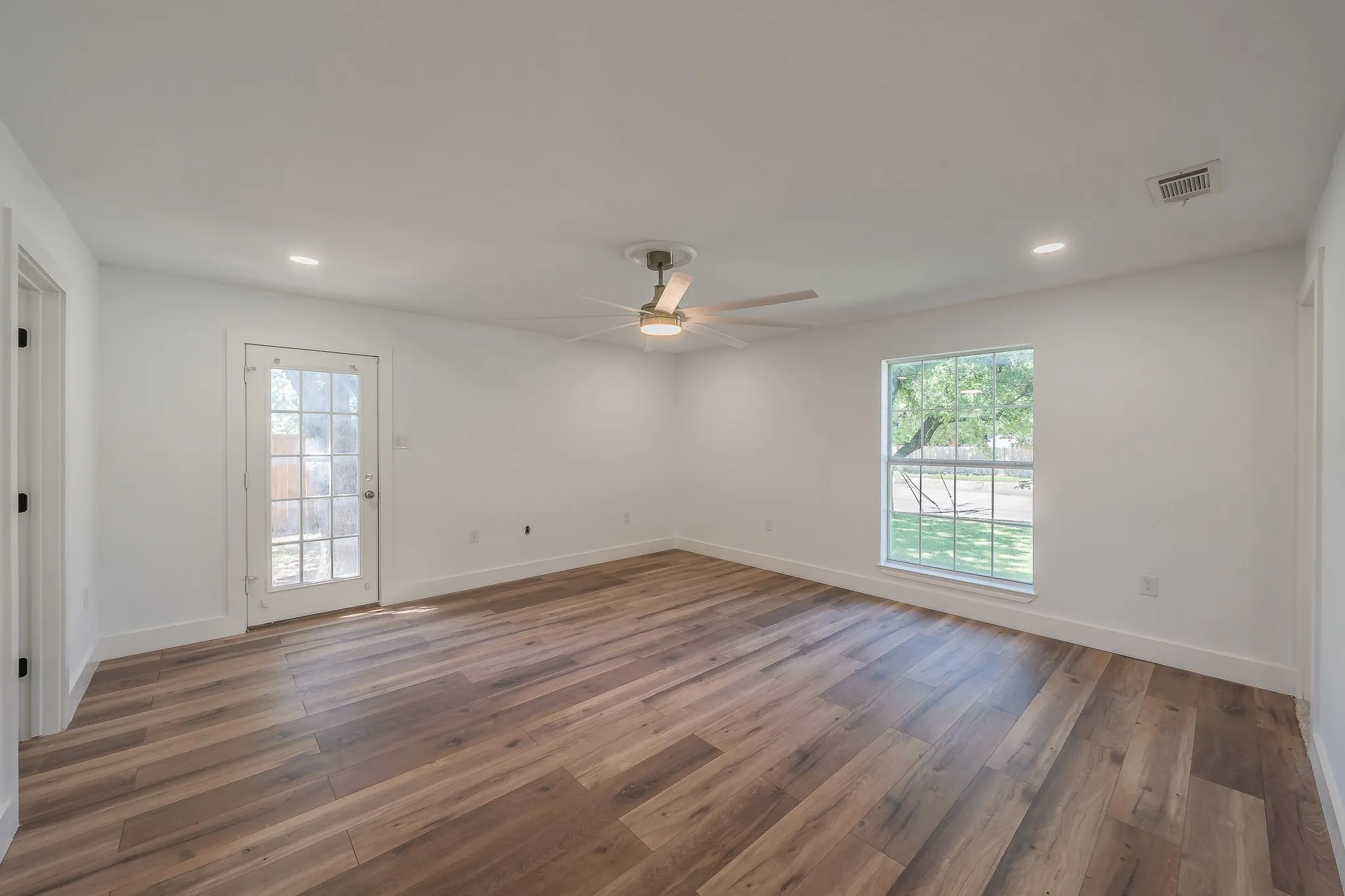 Single Family Residence For Sale in Tarrant County , 2815 Perkins Road, Arlington, Texas 76016, 5 Bedroom, 4 Bathroom, 2 Garage spaces, 4,034 Sqft, built in 1985, mls#21303231, Real Estate Agent in Arlington, Homes For Sale in Tarrant county, Homes For Sale in Arlington, Realtor in Arlington Texas, Real Estate Brokerage Independent Realty Texas, Luminita Cordes Realtor