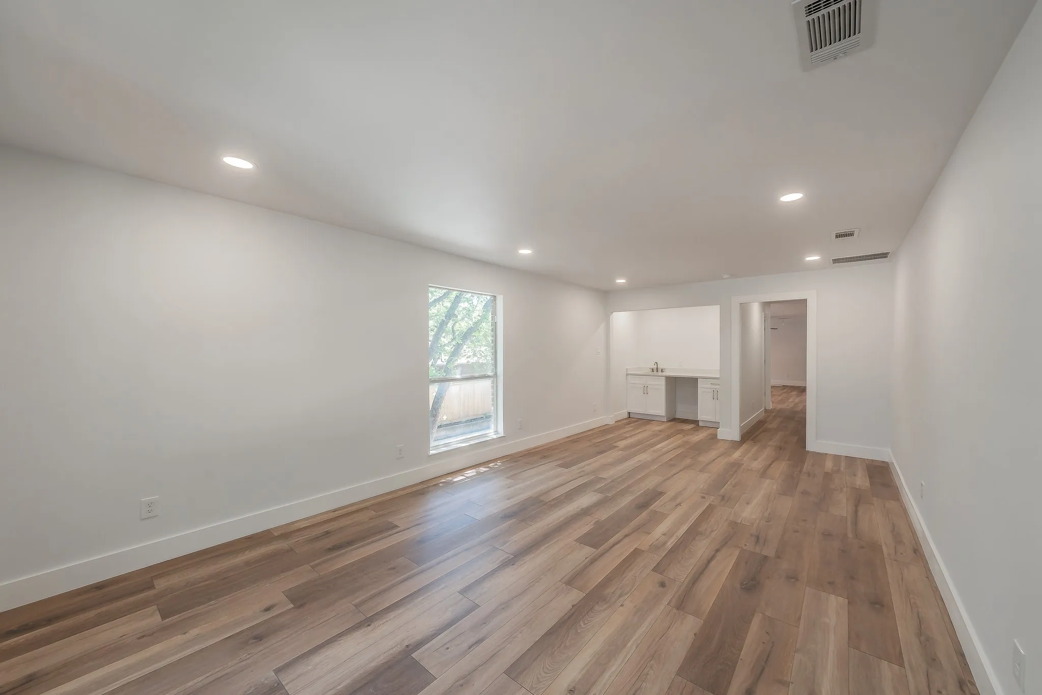 Single Family Residence For Sale in Tarrant County , 2815 Perkins Road, Arlington, Texas 76016, 5 Bedroom, 4 Bathroom, 2 Garage spaces, 4,034 Sqft, built in 1985, mls#21303231, Real Estate Agent in Arlington, Homes For Sale in Tarrant county, Homes For Sale in Arlington, Realtor in Arlington Texas, Real Estate Brokerage Independent Realty Texas, Luminita Cordes Realtor