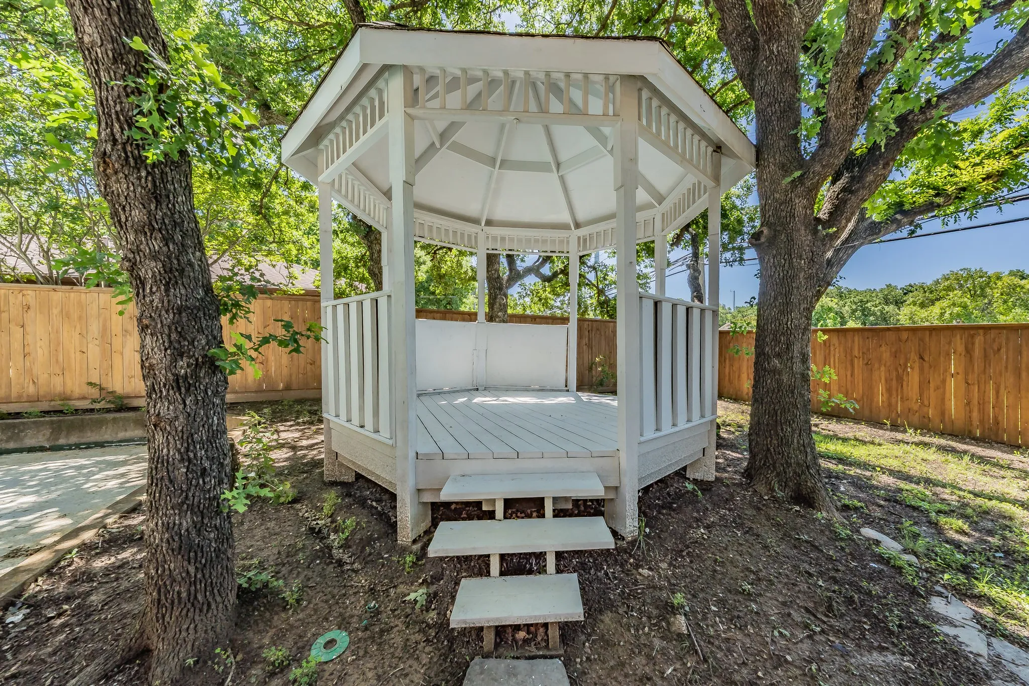 Single Family Residence For Sale in Tarrant County , 2815 Perkins Road, Arlington, Texas 76016, 5 Bedroom, 4 Bathroom, 2 Garage spaces, 4,034 Sqft, built in 1985, mls#21303231, Real Estate Agent in Arlington, Homes For Sale in Tarrant county, Homes For Sale in Arlington, Realtor in Arlington Texas, Real Estate Brokerage Independent Realty Texas, Luminita Cordes Realtor