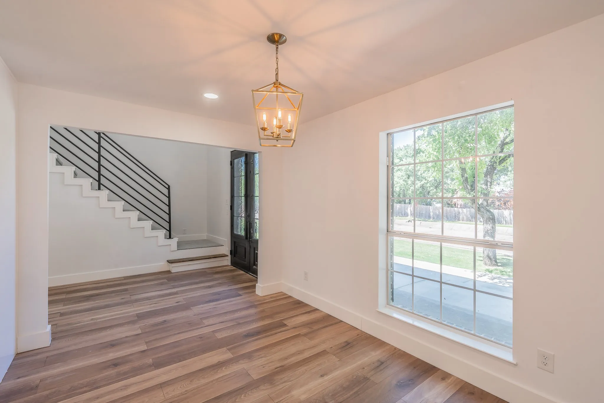 Single Family Residence For Sale in Tarrant County , 2815 Perkins Road, Arlington, Texas 76016, 5 Bedroom, 4 Bathroom, 2 Garage spaces, 4,034 Sqft, built in 1985, mls#21303231, Real Estate Agent in Arlington, Homes For Sale in Tarrant county, Homes For Sale in Arlington, Realtor in Arlington Texas, Real Estate Brokerage Independent Realty Texas, Luminita Cordes Realtor