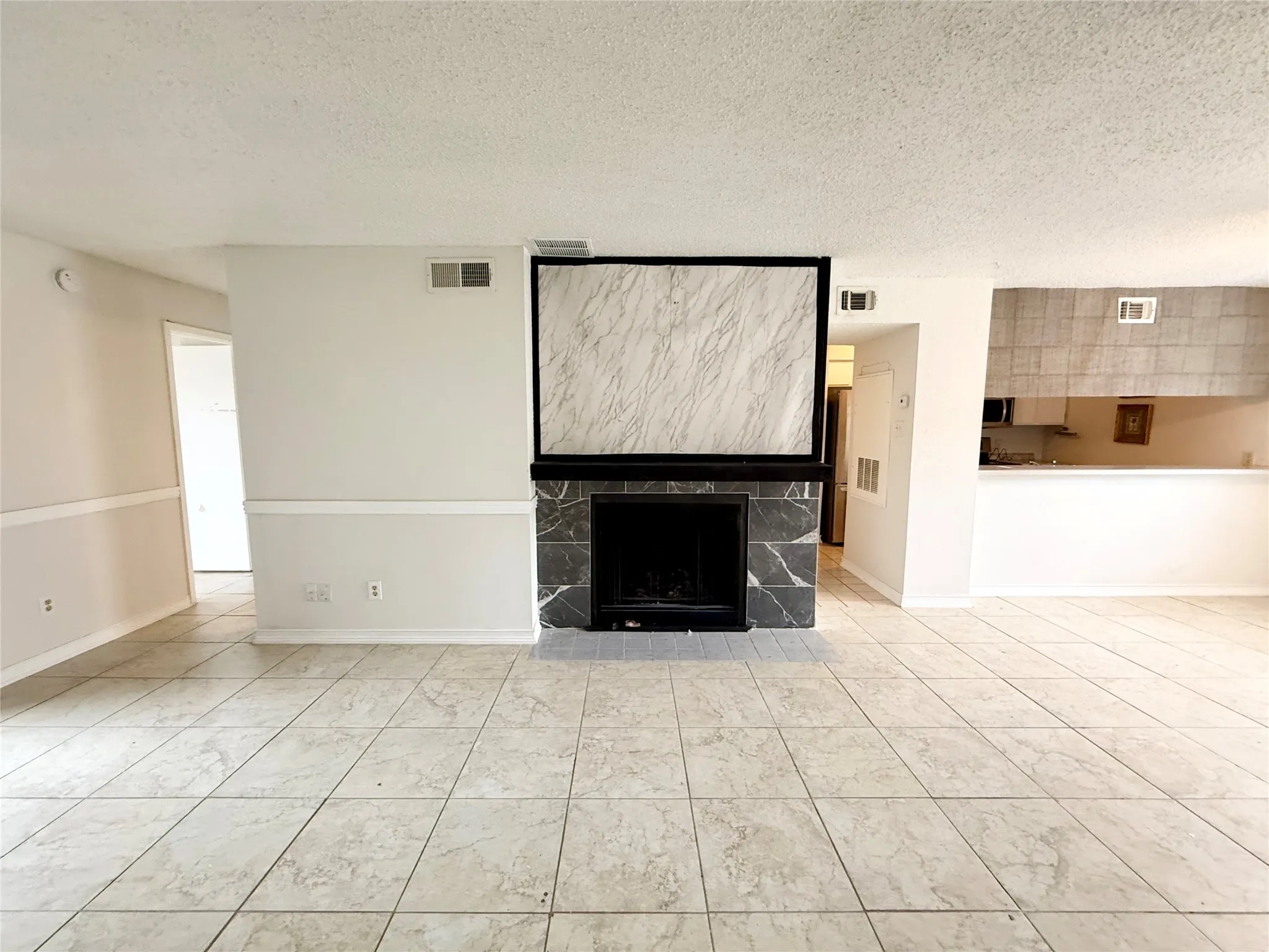 Condominium For Rent in Dallas County , 12480 Abrams Road 2702, Dallas, Texas 75243, 1 Bedroom, 1 Bathroom, Garage spaces, 779 Sqft, built in 1982, mls#21303300, Real Estate Agent in Dallas, Homes For Rent in Dallas county, Homes For Rent in Dallas, Realtor in Dallas Texas, Real Estate Brokerage Independent Realty Texas, Luminita Cordes Realtor