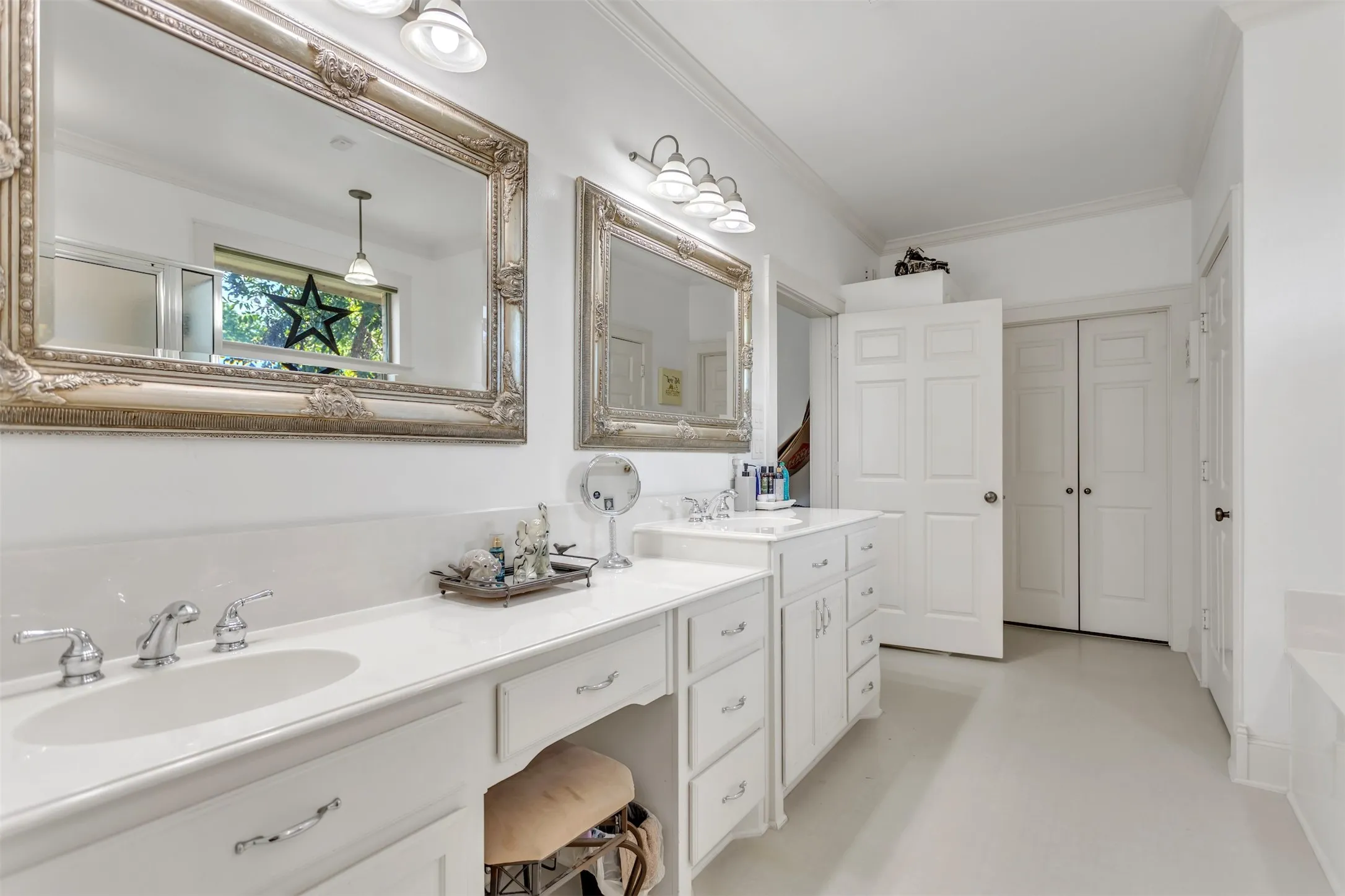 Single Family Residence For Sale in Dallas County , 218 New Market Road, Mesquite, Texas 75149, 4 Bedroom, 4 Bathroom, 2 Garage spaces, 2,855 Sqft, built in 2002, Price $624,999, mls#21233295, Real Estate Agent in Mesquite, Homes For Sale in Dallas county, Homes For Sale in Mesquite, Realtor in Mesquite Texas, Real Estate Brokerage Independent Realty Texas, Luminita Cordes Realtor