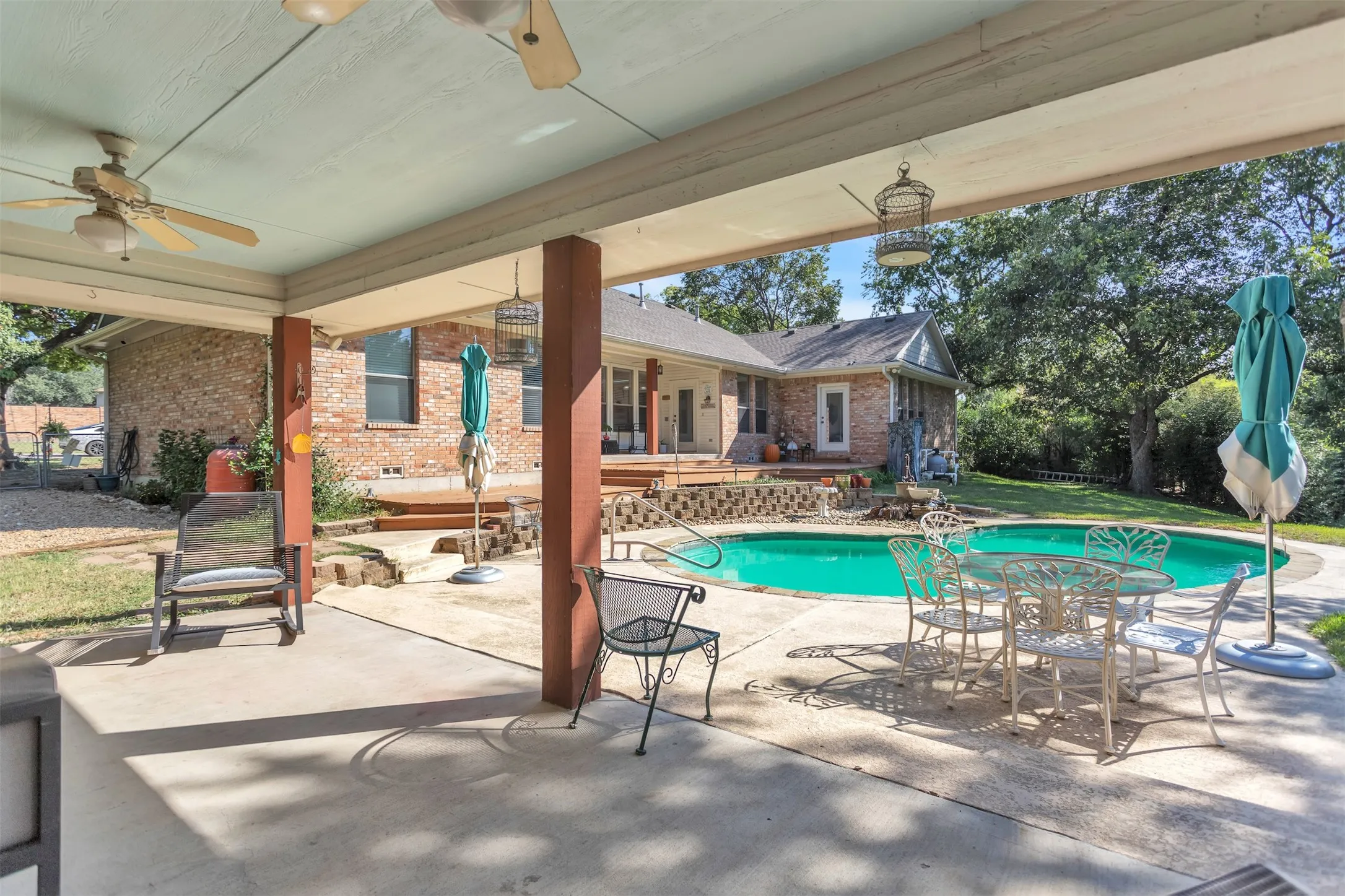 Single Family Residence For Sale in Dallas County , 218 New Market Road, Mesquite, Texas 75149, 4 Bedroom, 4 Bathroom, 2 Garage spaces, 2,855 Sqft, built in 2002, Price $624,999, mls#21233295, Real Estate Agent in Mesquite, Homes For Sale in Dallas county, Homes For Sale in Mesquite, Realtor in Mesquite Texas, Real Estate Brokerage Independent Realty Texas, Luminita Cordes Realtor