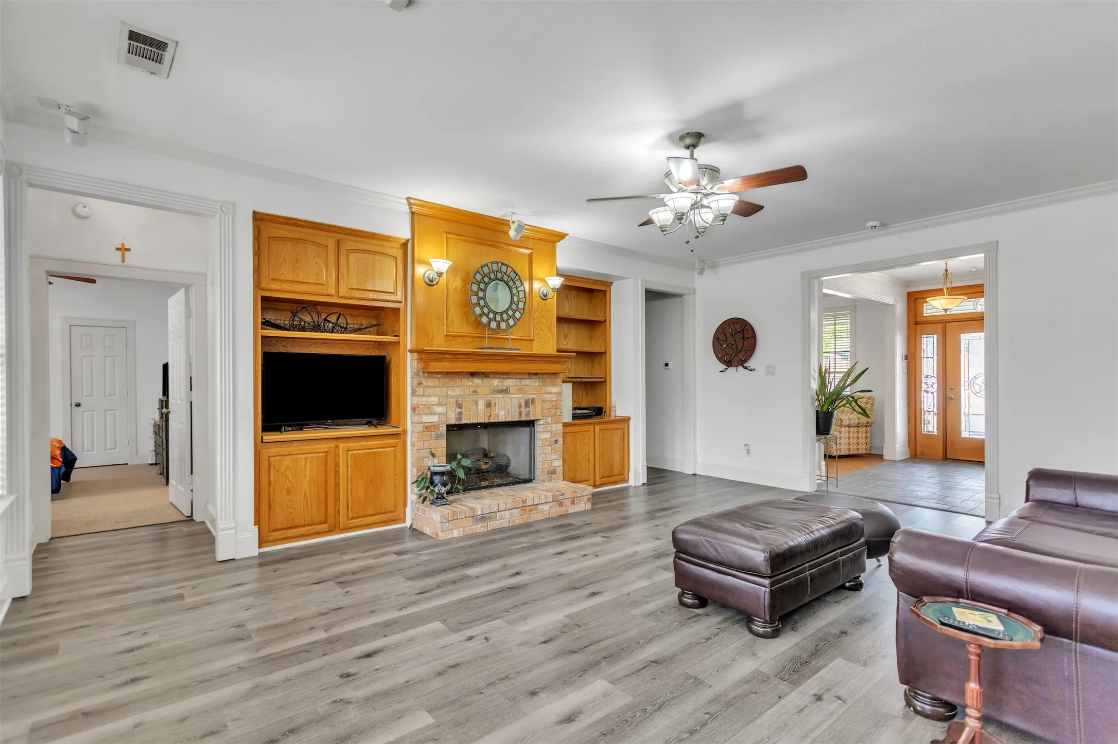 Single Family Residence For Sale in Dallas County , 218 New Market Road, Mesquite, Texas 75149, 4 Bedroom, 4 Bathroom, 2 Garage spaces, 2,855 Sqft, built in 2002, Price $624,999, mls#21233295, Real Estate Agent in Mesquite, Homes For Sale in Dallas county, Homes For Sale in Mesquite, Realtor in Mesquite Texas, Real Estate Brokerage Independent Realty Texas, Luminita Cordes Realtor