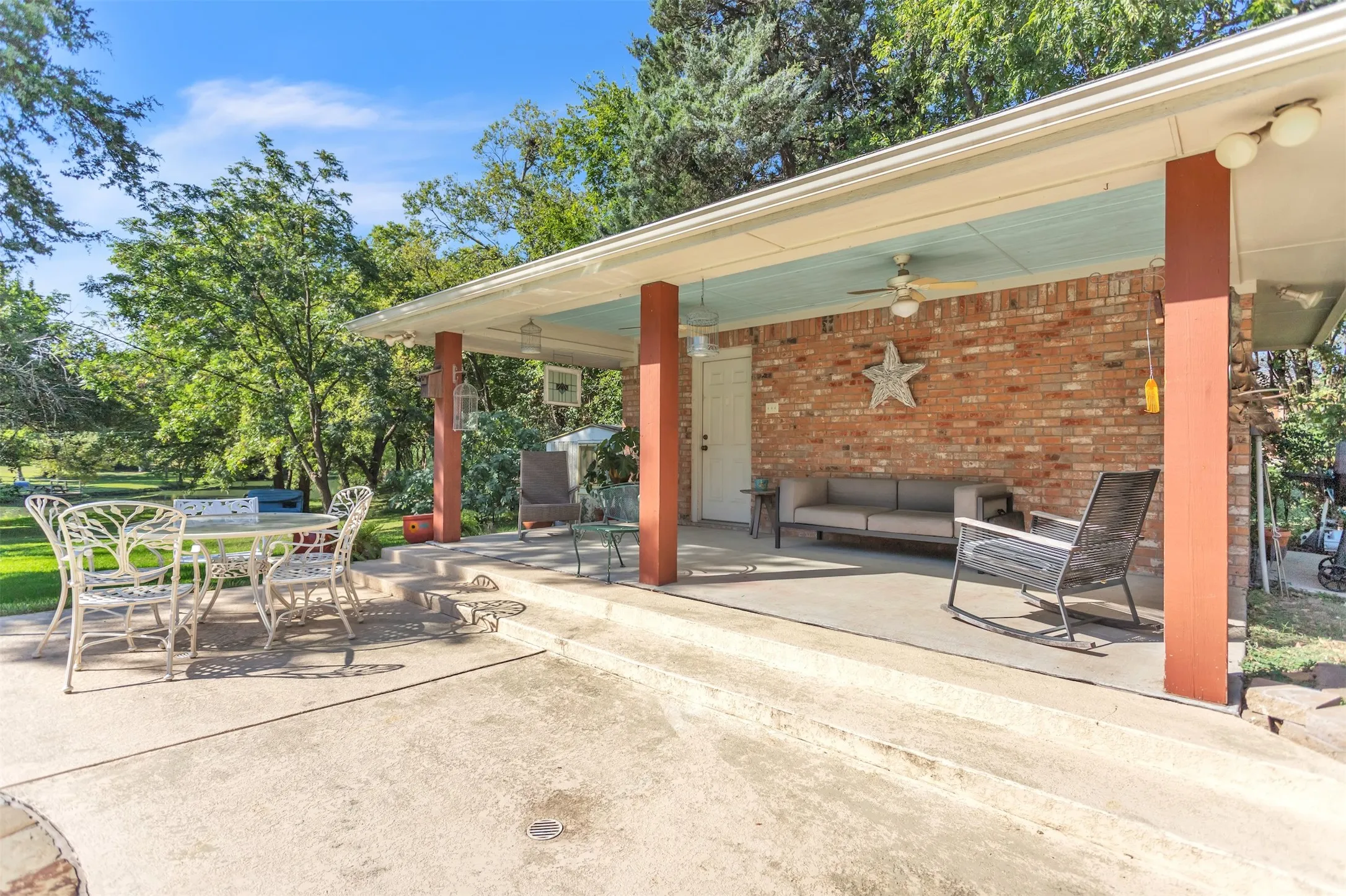 Single Family Residence For Sale in Dallas County , 218 New Market Road, Mesquite, Texas 75149, 4 Bedroom, 4 Bathroom, 2 Garage spaces, 2,855 Sqft, built in 2002, Price $624,999, mls#21233295, Real Estate Agent in Mesquite, Homes For Sale in Dallas county, Homes For Sale in Mesquite, Realtor in Mesquite Texas, Real Estate Brokerage Independent Realty Texas, Luminita Cordes Realtor