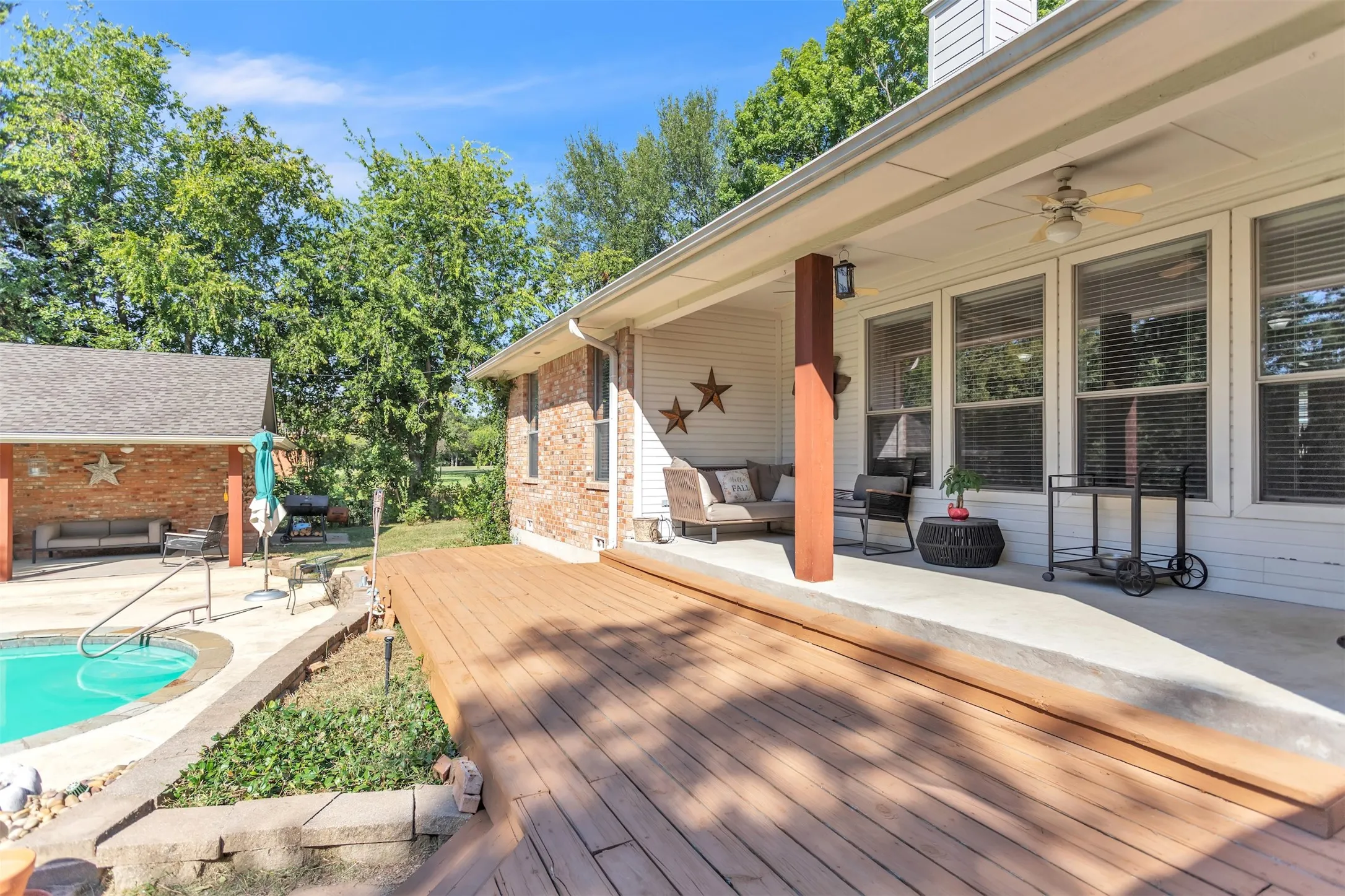 Single Family Residence For Sale in Dallas County , 218 New Market Road, Mesquite, Texas 75149, 4 Bedroom, 4 Bathroom, 2 Garage spaces, 2,855 Sqft, built in 2002, Price $624,999, mls#21233295, Real Estate Agent in Mesquite, Homes For Sale in Dallas county, Homes For Sale in Mesquite, Realtor in Mesquite Texas, Real Estate Brokerage Independent Realty Texas, Luminita Cordes Realtor