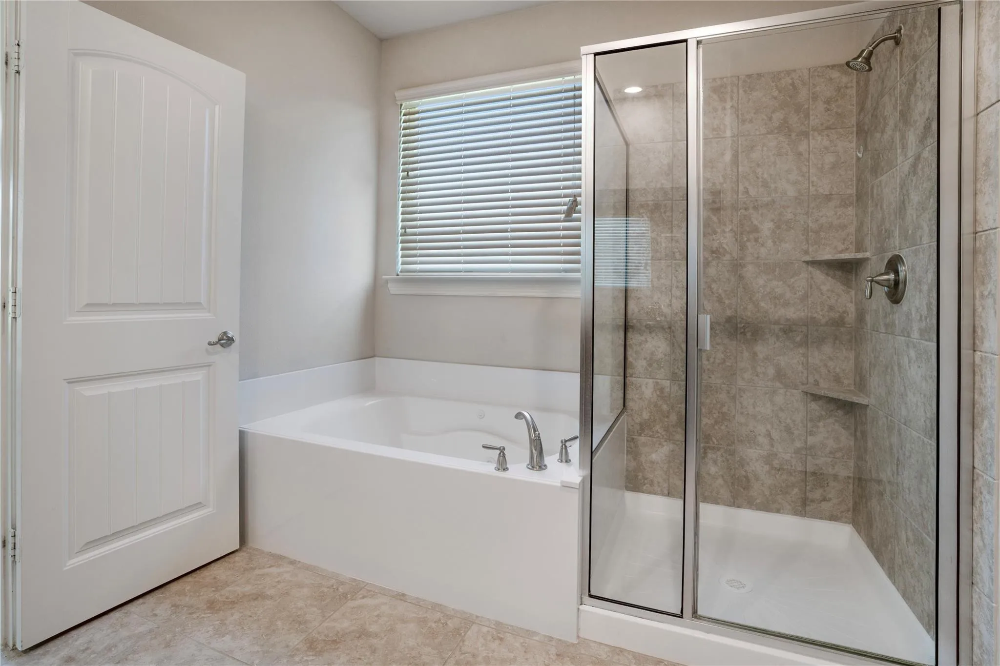 Single Family Residence For Sale in Kaufman County , 276 Goliad Trail, Forney, Texas 75126, 4 Bedroom, 3 Bathroom, 3 Garage spaces, 3,374 Sqft, built in 2017, mls#21303313, Real Estate Agent in Forney, Homes For Sale in Kaufman county, Homes For Sale in Forney, Realtor in Forney Texas, Real Estate Brokerage Independent Realty Texas, Luminita Cordes Realtor