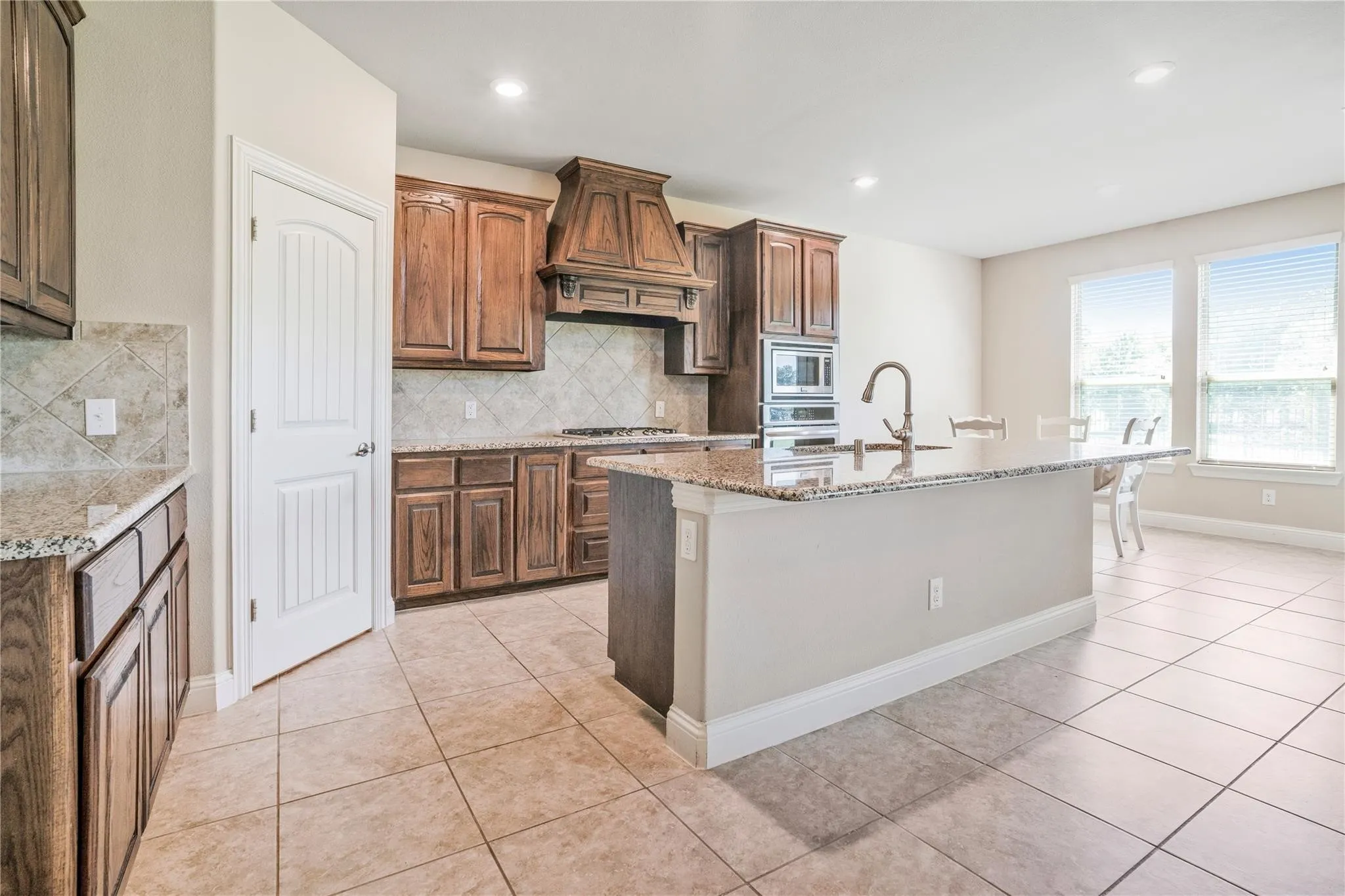 Single Family Residence For Sale in Kaufman County , 276 Goliad Trail, Forney, Texas 75126, 4 Bedroom, 3 Bathroom, 3 Garage spaces, 3,374 Sqft, built in 2017, mls#21303313, Real Estate Agent in Forney, Homes For Sale in Kaufman county, Homes For Sale in Forney, Realtor in Forney Texas, Real Estate Brokerage Independent Realty Texas, Luminita Cordes Realtor