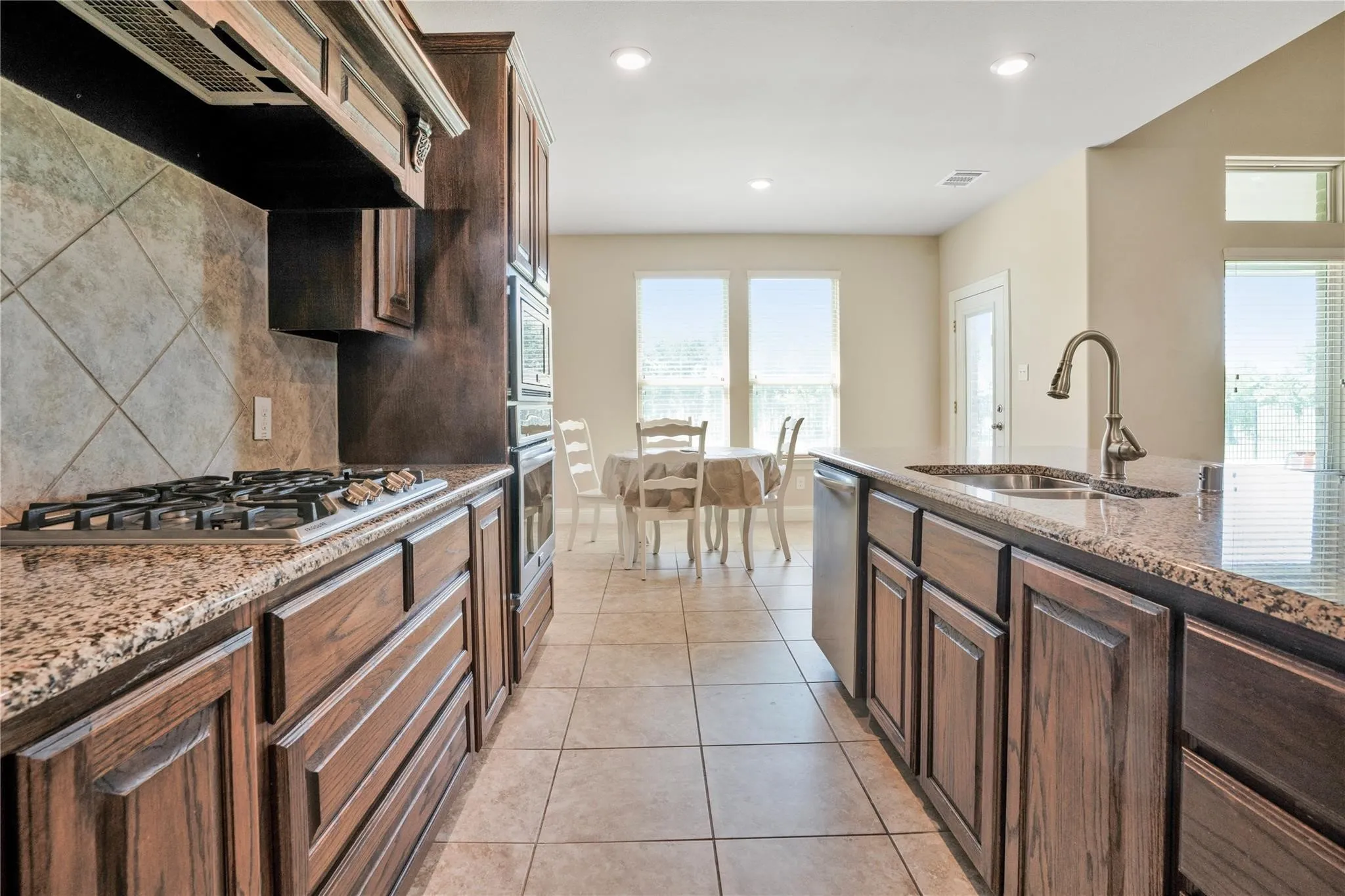 Single Family Residence For Sale in Kaufman County , 276 Goliad Trail, Forney, Texas 75126, 4 Bedroom, 3 Bathroom, 3 Garage spaces, 3,374 Sqft, built in 2017, mls#21303313, Real Estate Agent in Forney, Homes For Sale in Kaufman county, Homes For Sale in Forney, Realtor in Forney Texas, Real Estate Brokerage Independent Realty Texas, Luminita Cordes Realtor