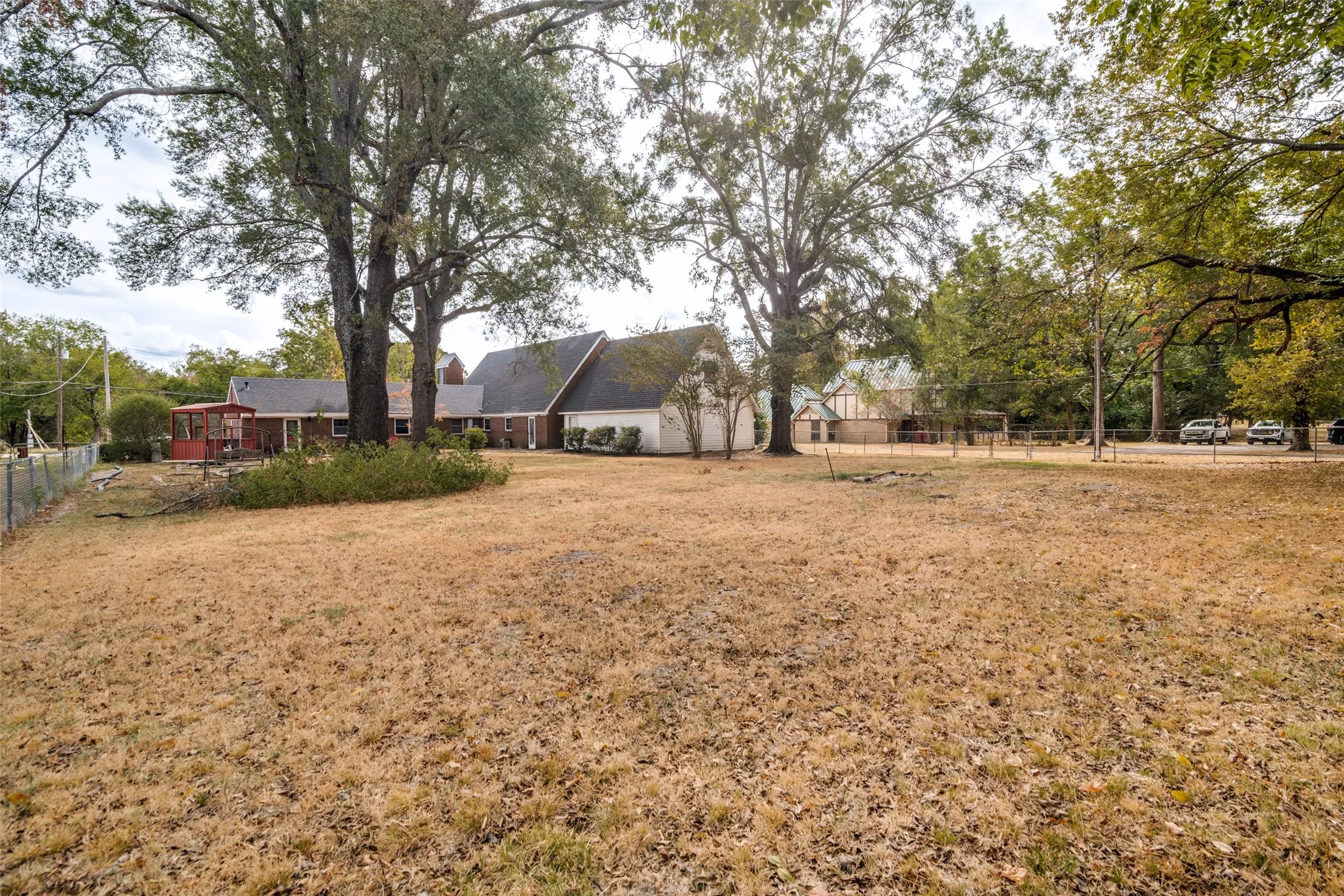 Single Family Residence For Sale in Red River (TX) County , 401 N Main Street, Bogata, Texas 75417, 3 Bedroom, 3 Bathroom, 2 Garage spaces, 2,288 Sqft, built in 1952, mls#21301367, Real Estate Agent in Bogata, Homes For Sale in Red River (TX) county, Homes For Sale in Bogata, Realtor in Bogata Texas, Real Estate Brokerage Independent Realty Texas, Luminita Cordes Realtor