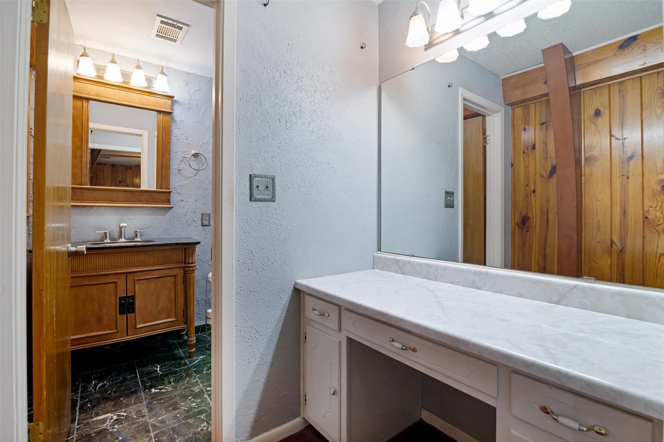 Single Family Residence For Sale in Red River (TX) County , 401 N Main Street, Bogata, Texas 75417, 3 Bedroom, 3 Bathroom, 2 Garage spaces, 2,288 Sqft, built in 1952, mls#21301367, Real Estate Agent in Bogata, Homes For Sale in Red River (TX) county, Homes For Sale in Bogata, Realtor in Bogata Texas, Real Estate Brokerage Independent Realty Texas, Luminita Cordes Realtor