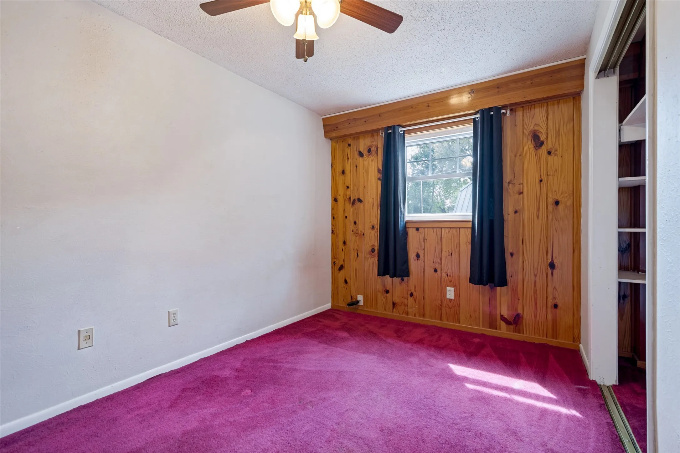 Single Family Residence For Sale in Red River (TX) County , 401 N Main Street, Bogata, Texas 75417, 3 Bedroom, 3 Bathroom, 2 Garage spaces, 2,288 Sqft, built in 1952, mls#21301367, Real Estate Agent in Bogata, Homes For Sale in Red River (TX) county, Homes For Sale in Bogata, Realtor in Bogata Texas, Real Estate Brokerage Independent Realty Texas, Luminita Cordes Realtor