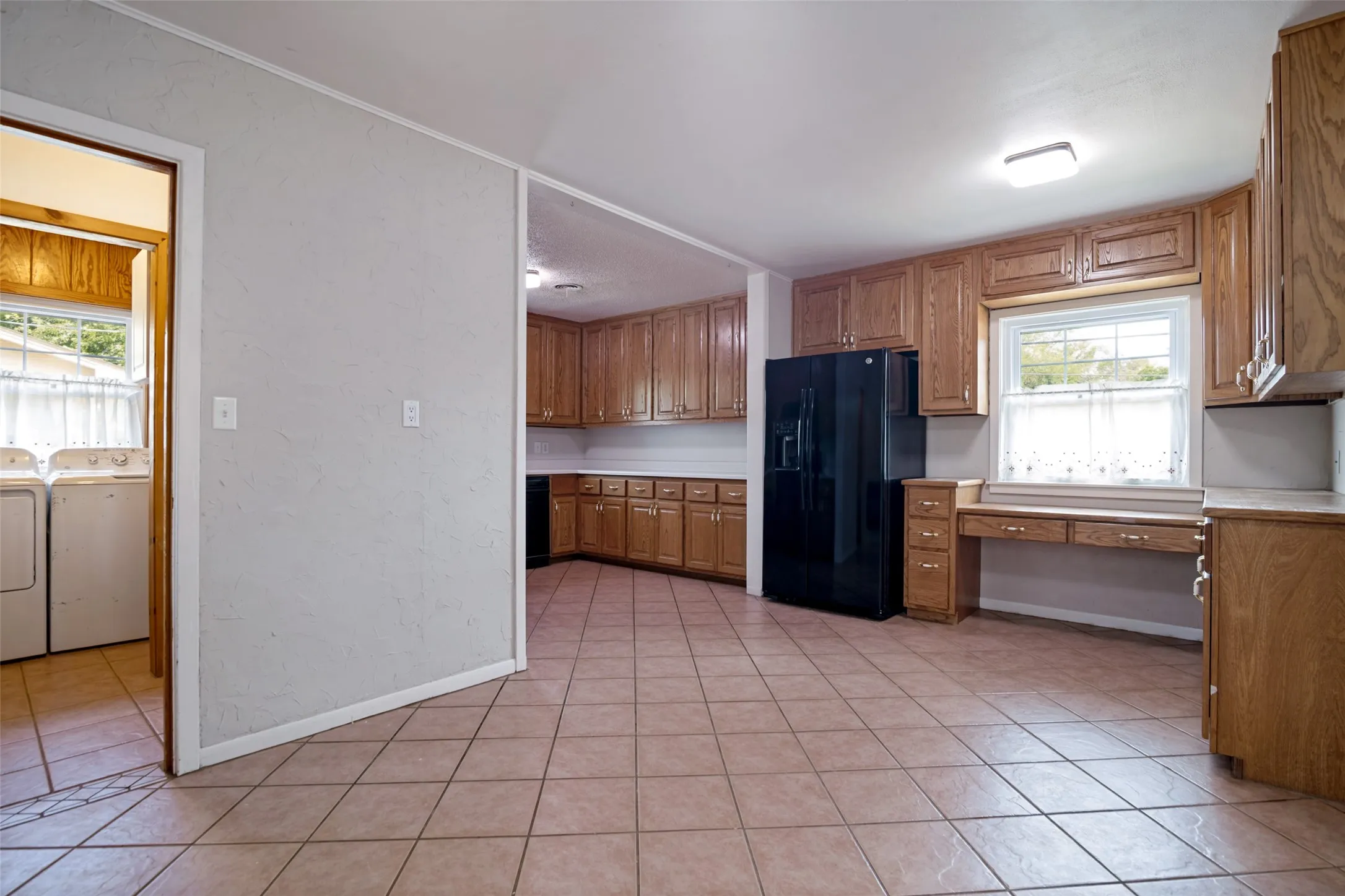 Single Family Residence For Sale in Red River (TX) County , 401 N Main Street, Bogata, Texas 75417, 3 Bedroom, 3 Bathroom, 2 Garage spaces, 2,288 Sqft, built in 1952, mls#21301367, Real Estate Agent in Bogata, Homes For Sale in Red River (TX) county, Homes For Sale in Bogata, Realtor in Bogata Texas, Real Estate Brokerage Independent Realty Texas, Luminita Cordes Realtor